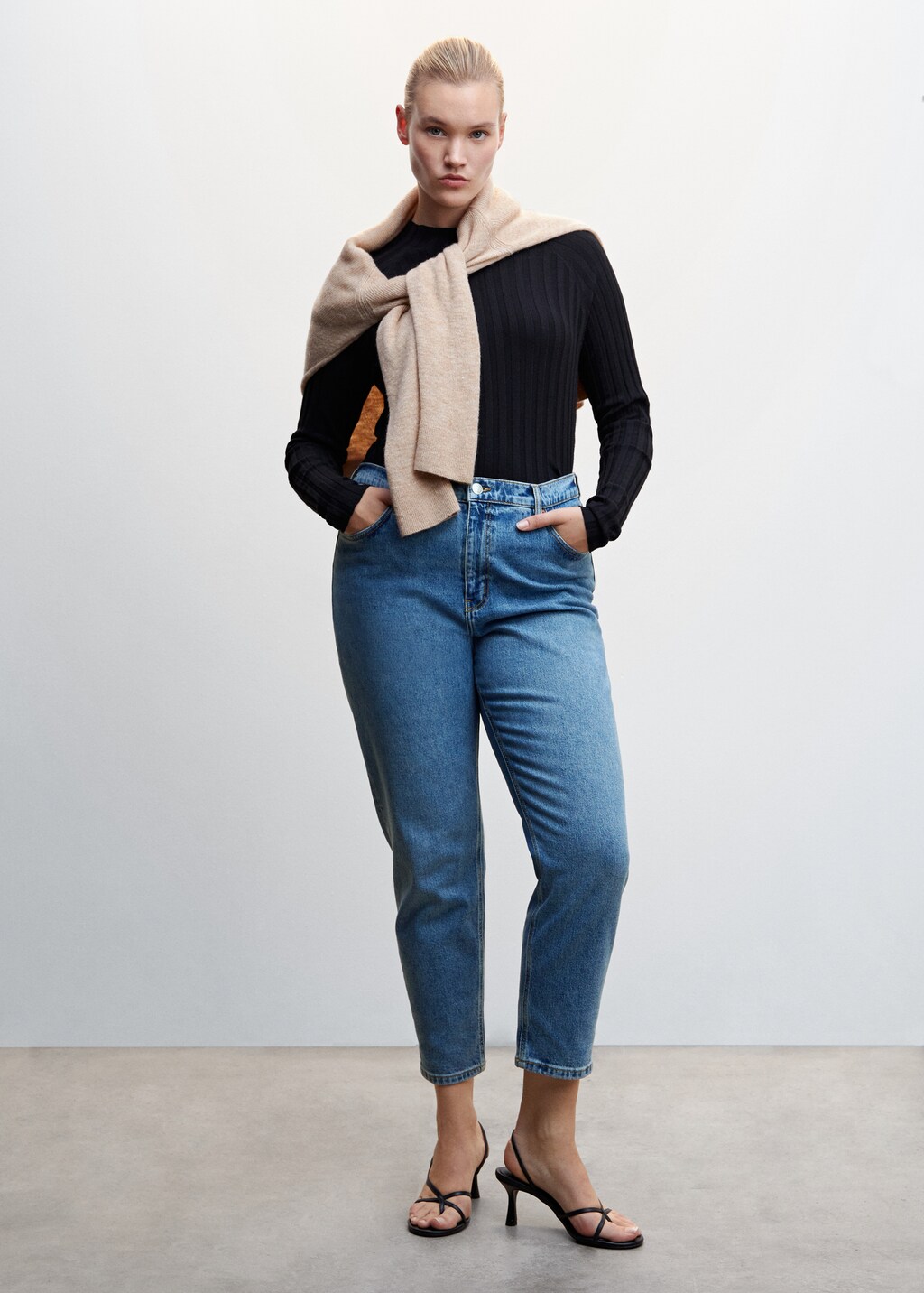 Comfort Mom-Jeans mit hoher Bundhöhe - Detail des Artikels 3