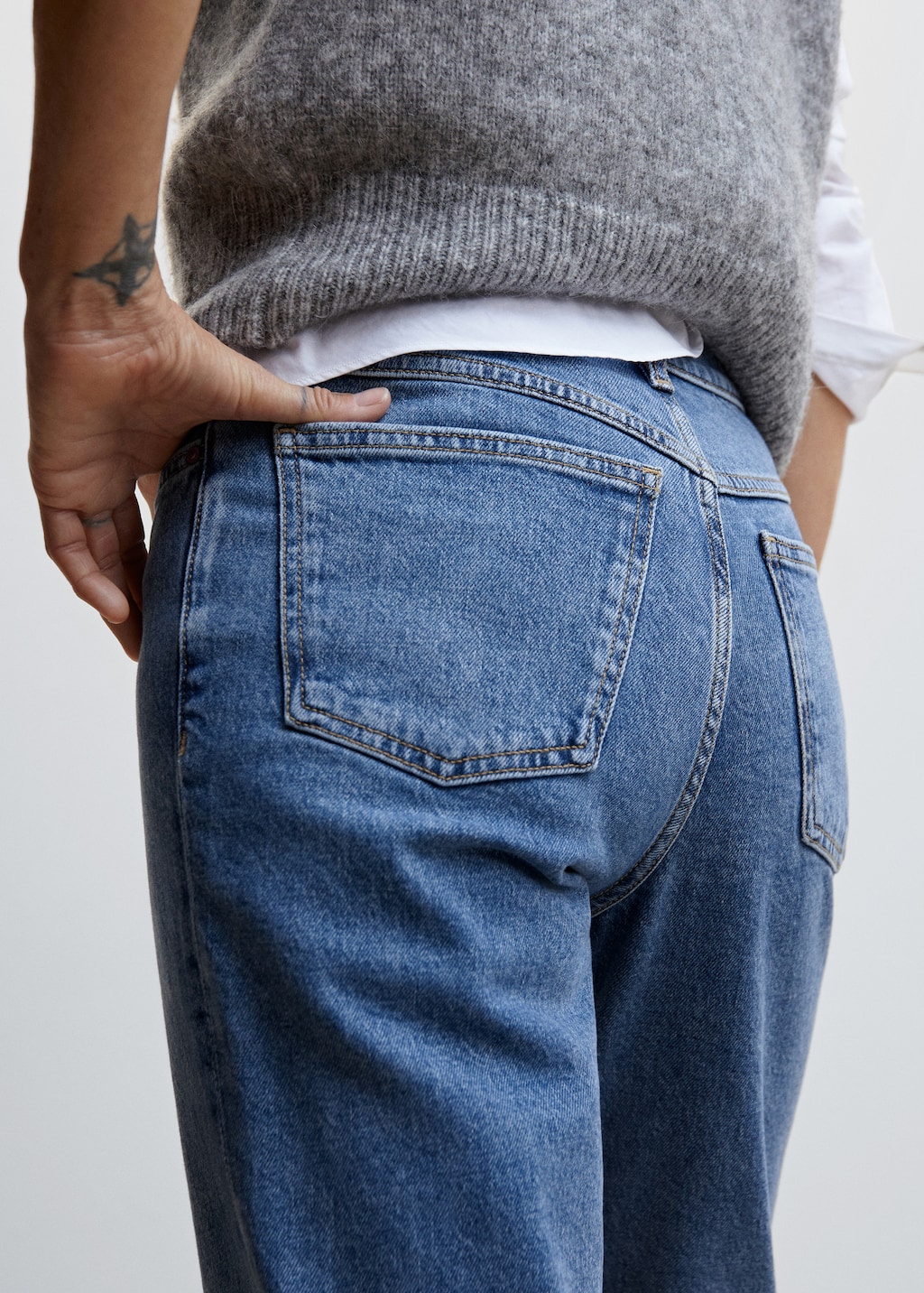 Comfort Mom-Jeans mit hoher Bundhöhe - Detail des Artikels 6