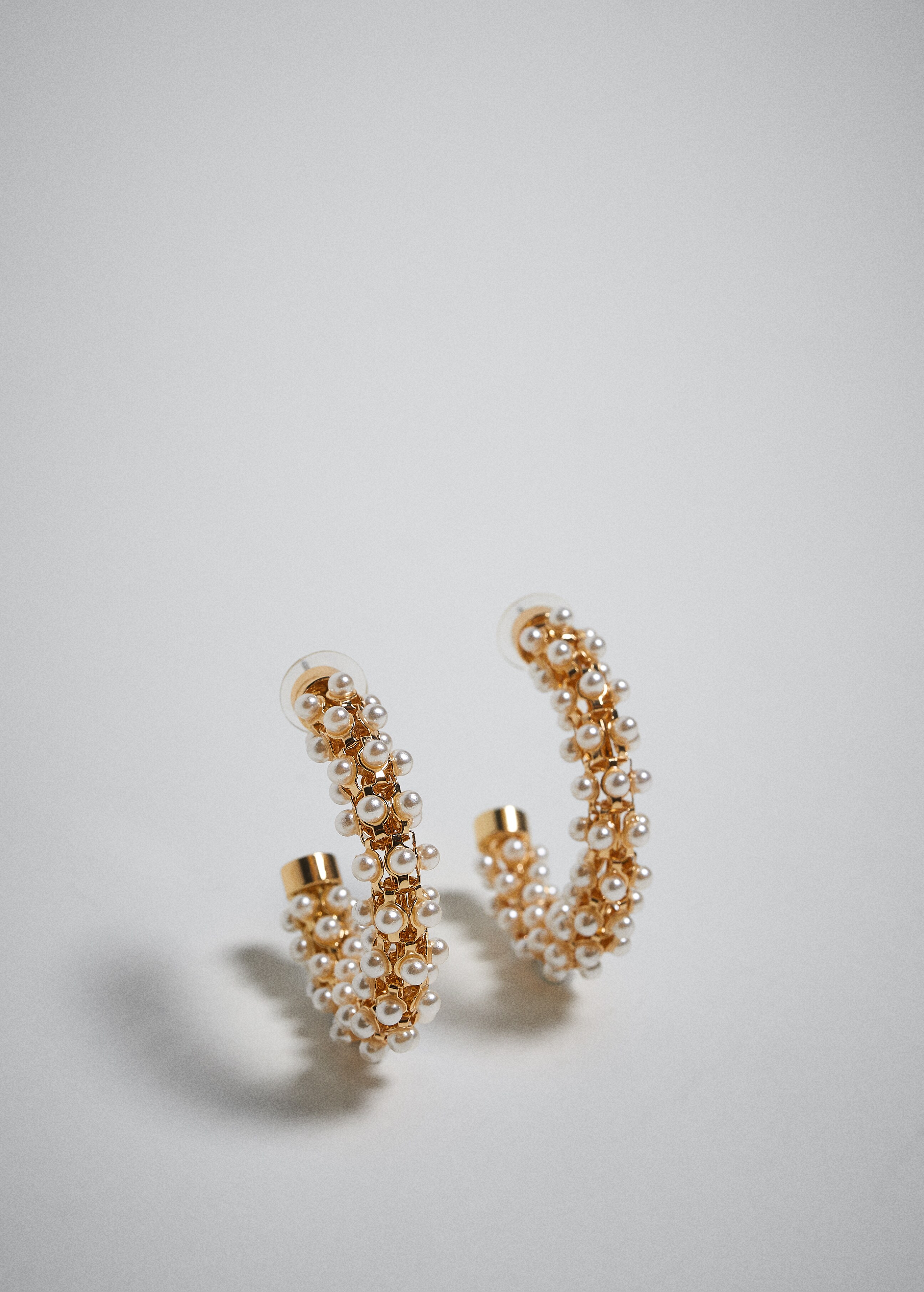 Pearl hoops earrings - Details of the article 2