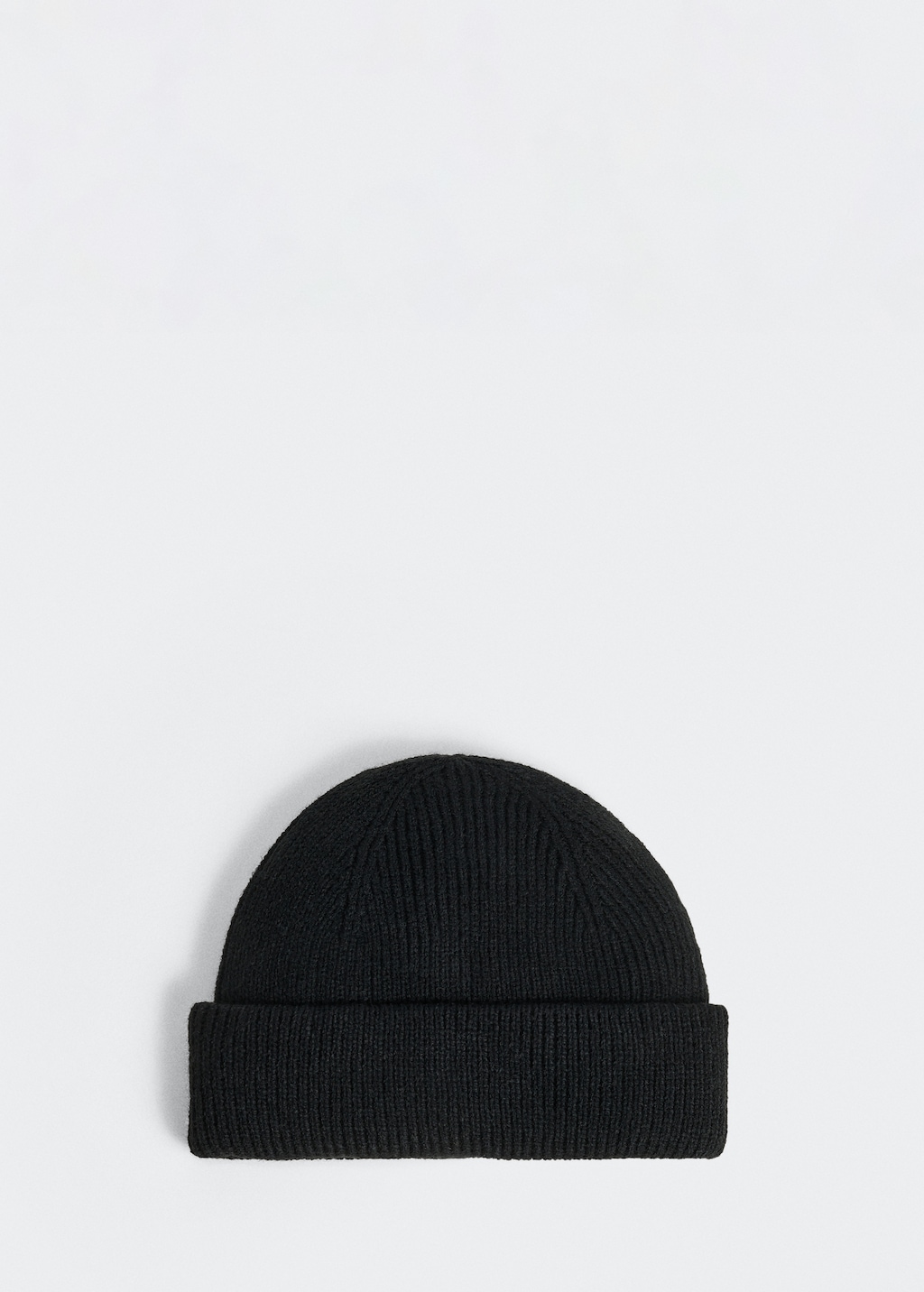 Short knitted hat