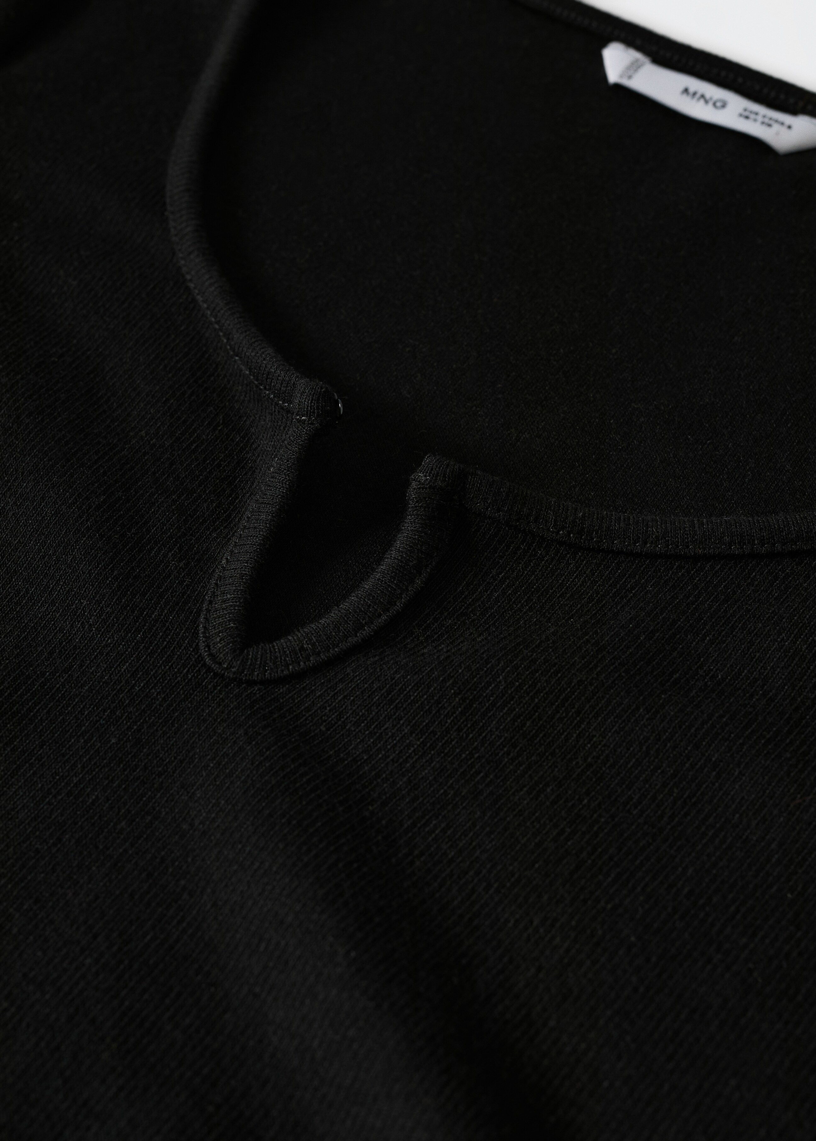 Long-sleeved t-shirt with cut-out - Details of the article 8