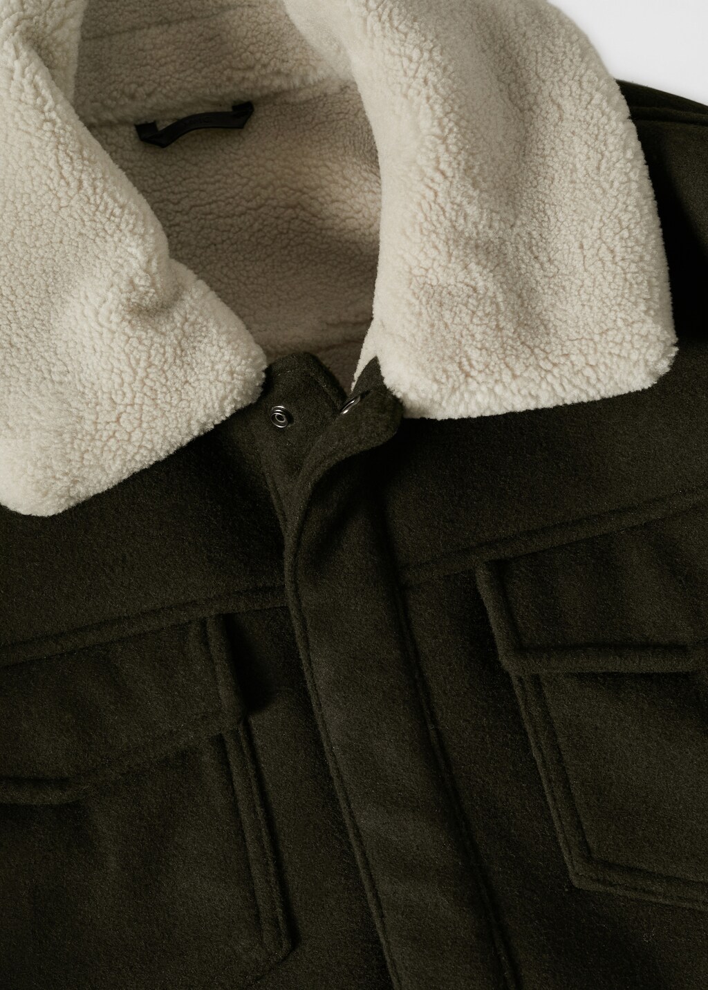 Wolljacke mit Kunstshearlingkragen - Detail des Artikels 8