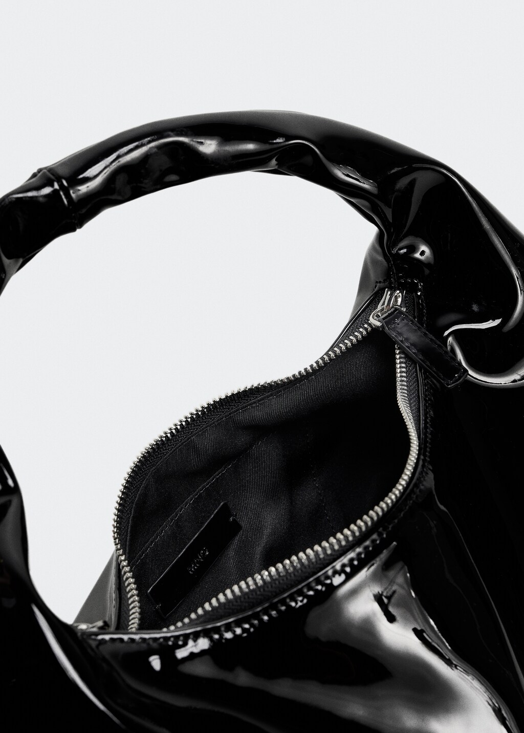 Patent leather shoulder bag - Details of the article 1