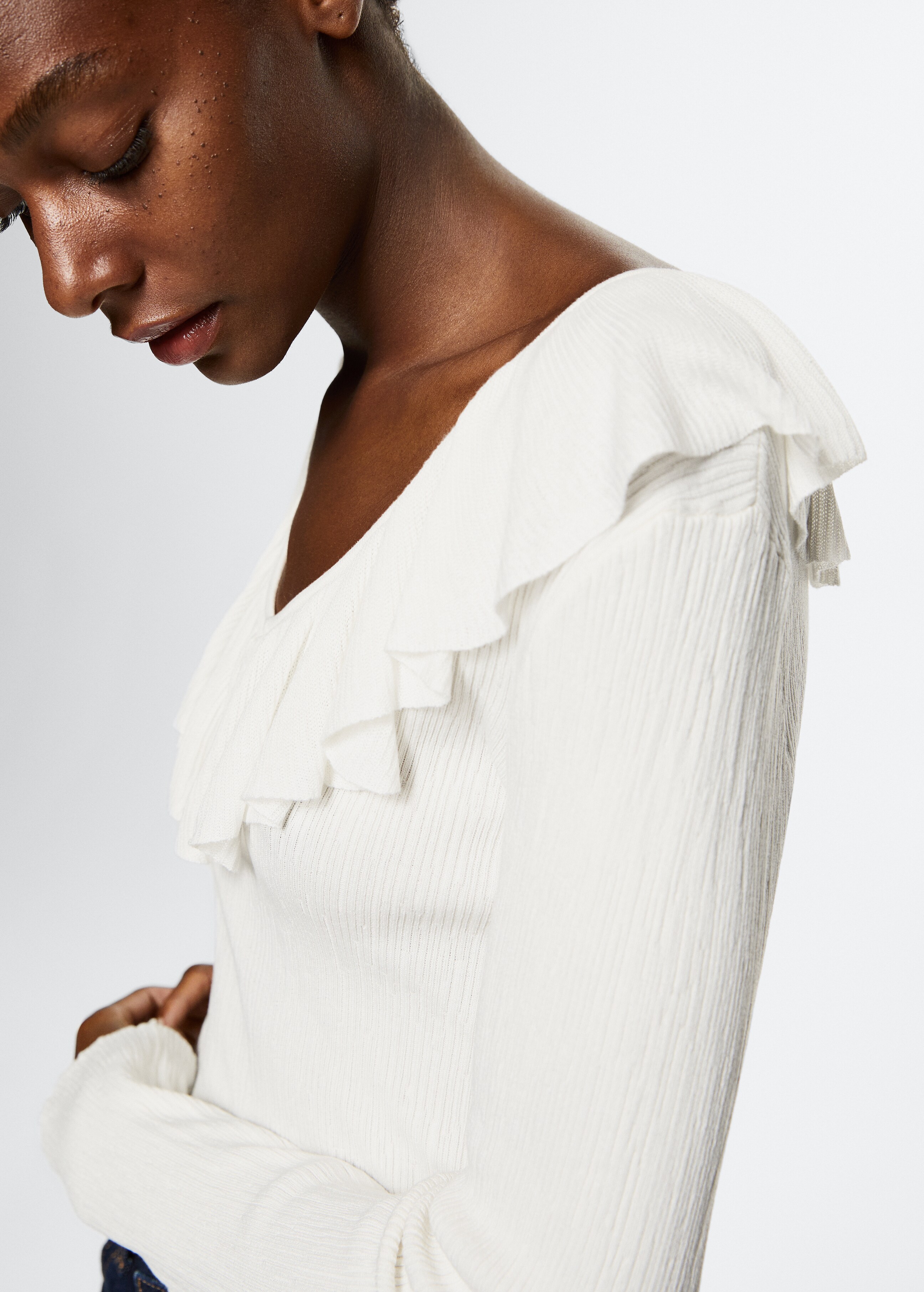 Ruffle neck sweater - Details of the article 1