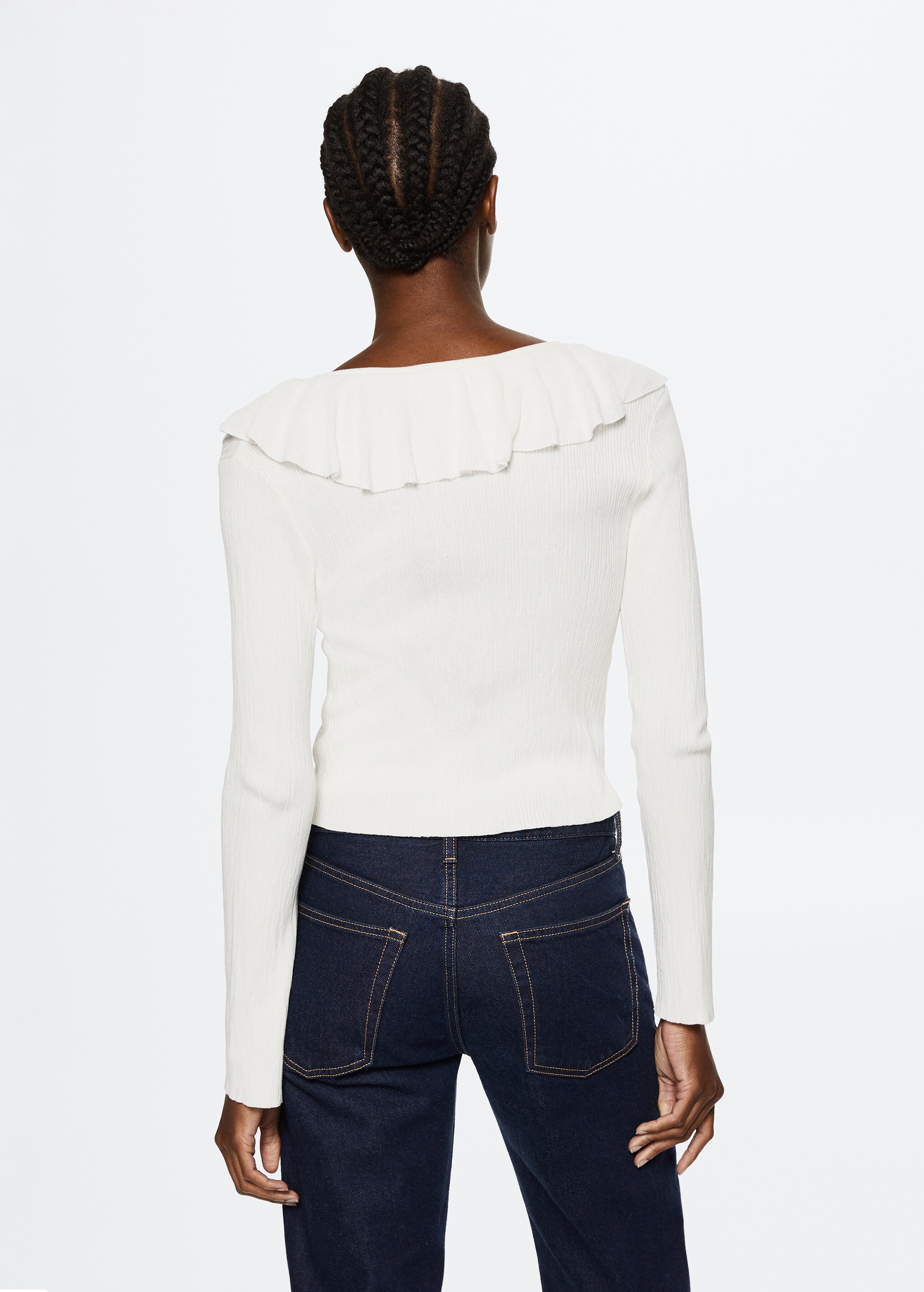 Ruffle neck sweater - Reverse of the article