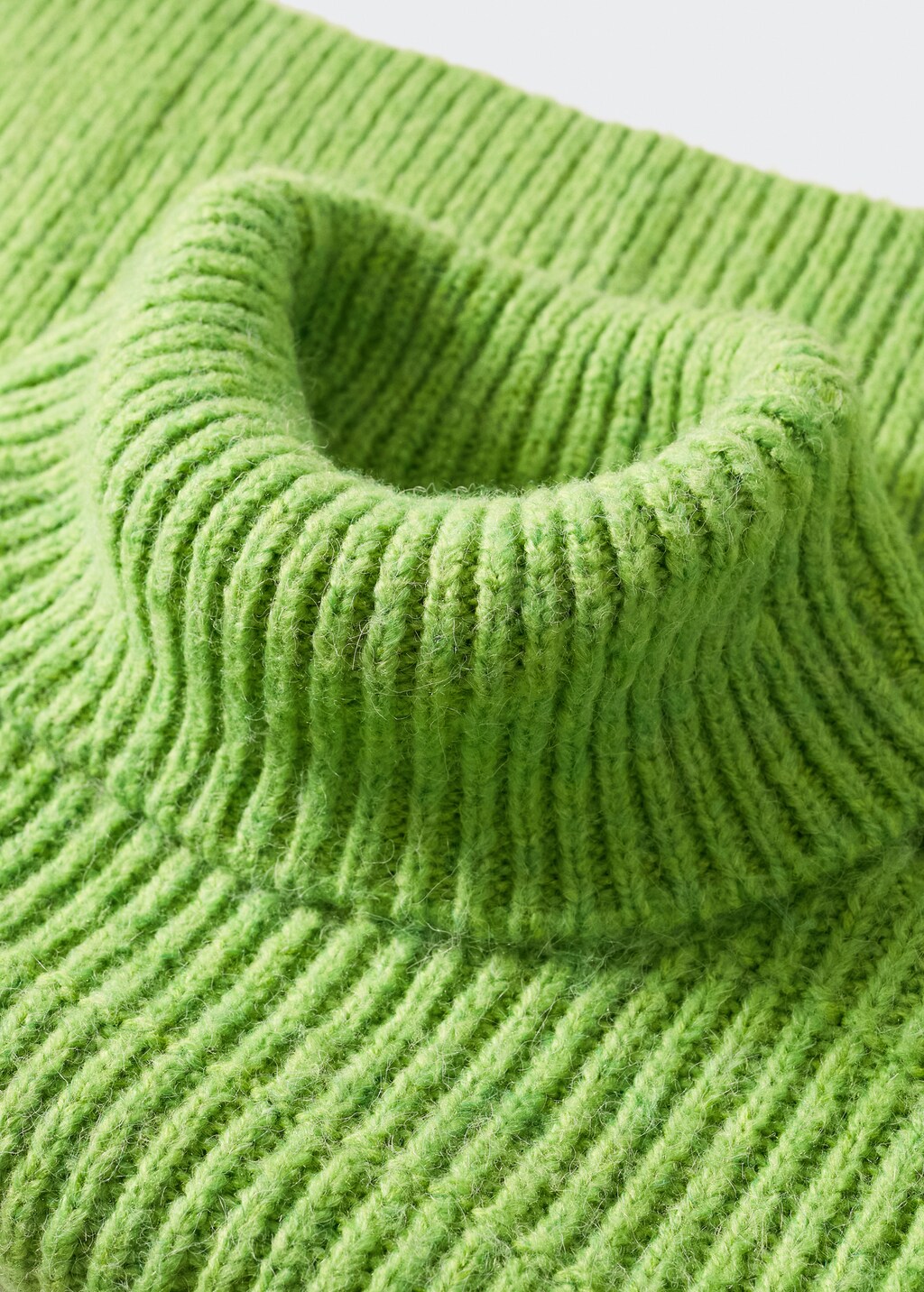 Rolled neck cable sweater - Details of the article 8