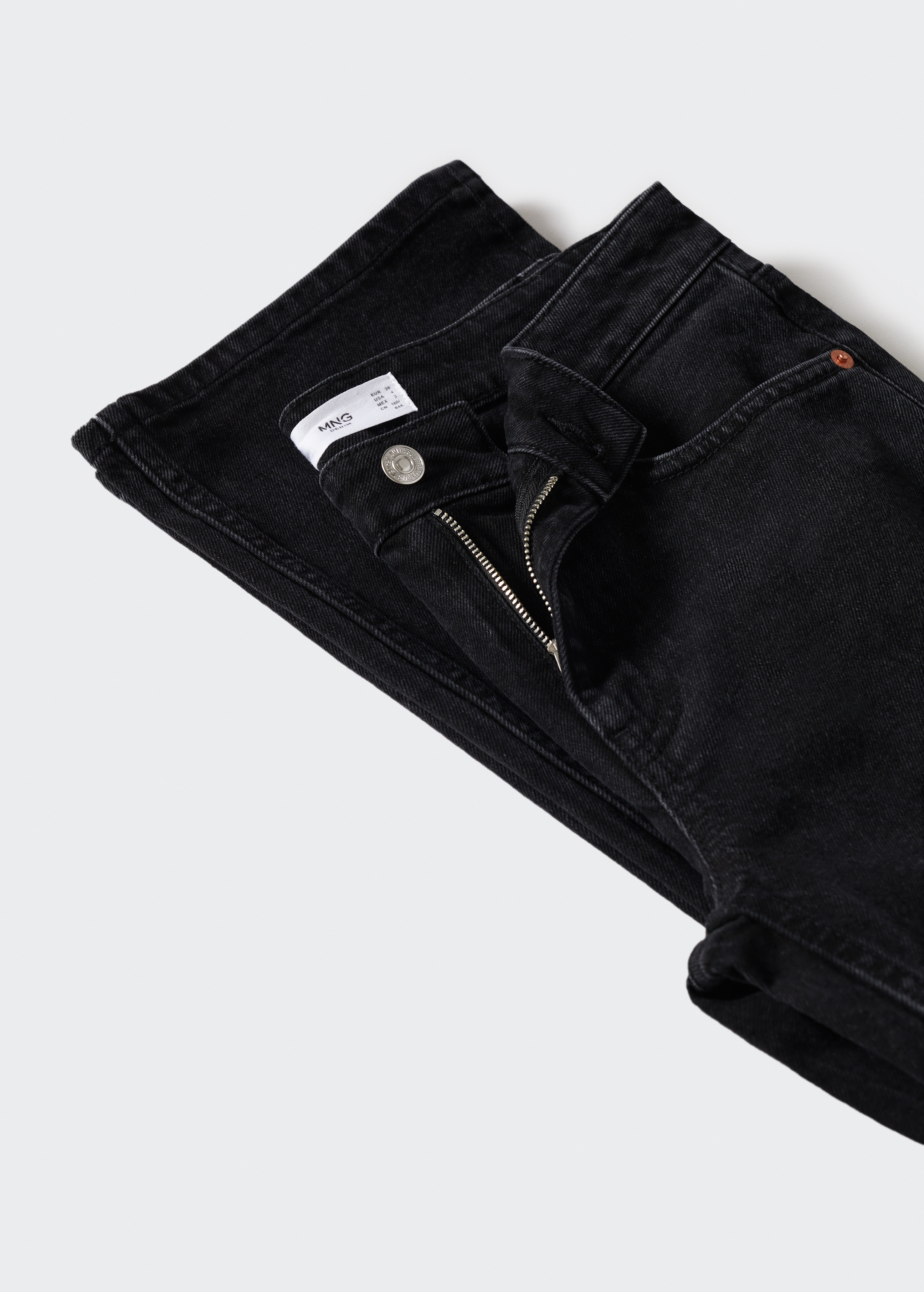 Medium-rise flared jeans  - Details of the article 8
