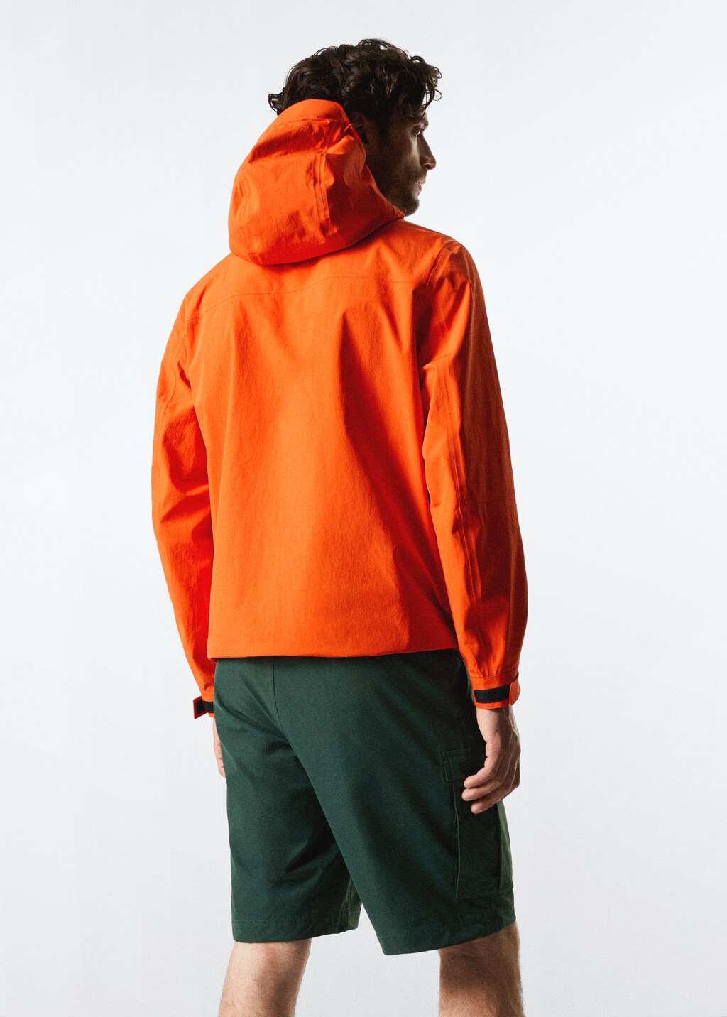 Waterproof windbreaker jacket - Reverse of the article