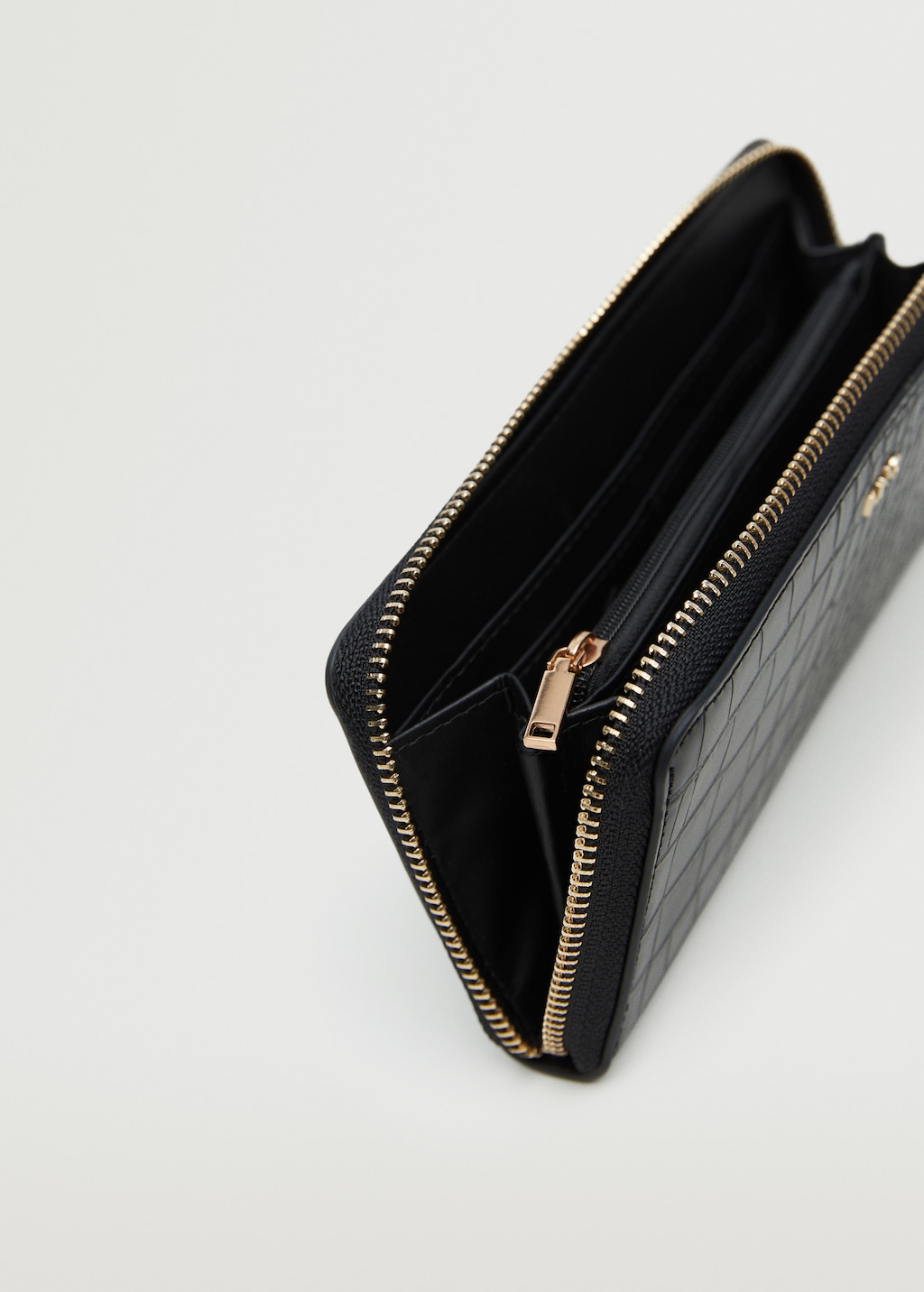 Croc-effect wallet - Details of the article 2