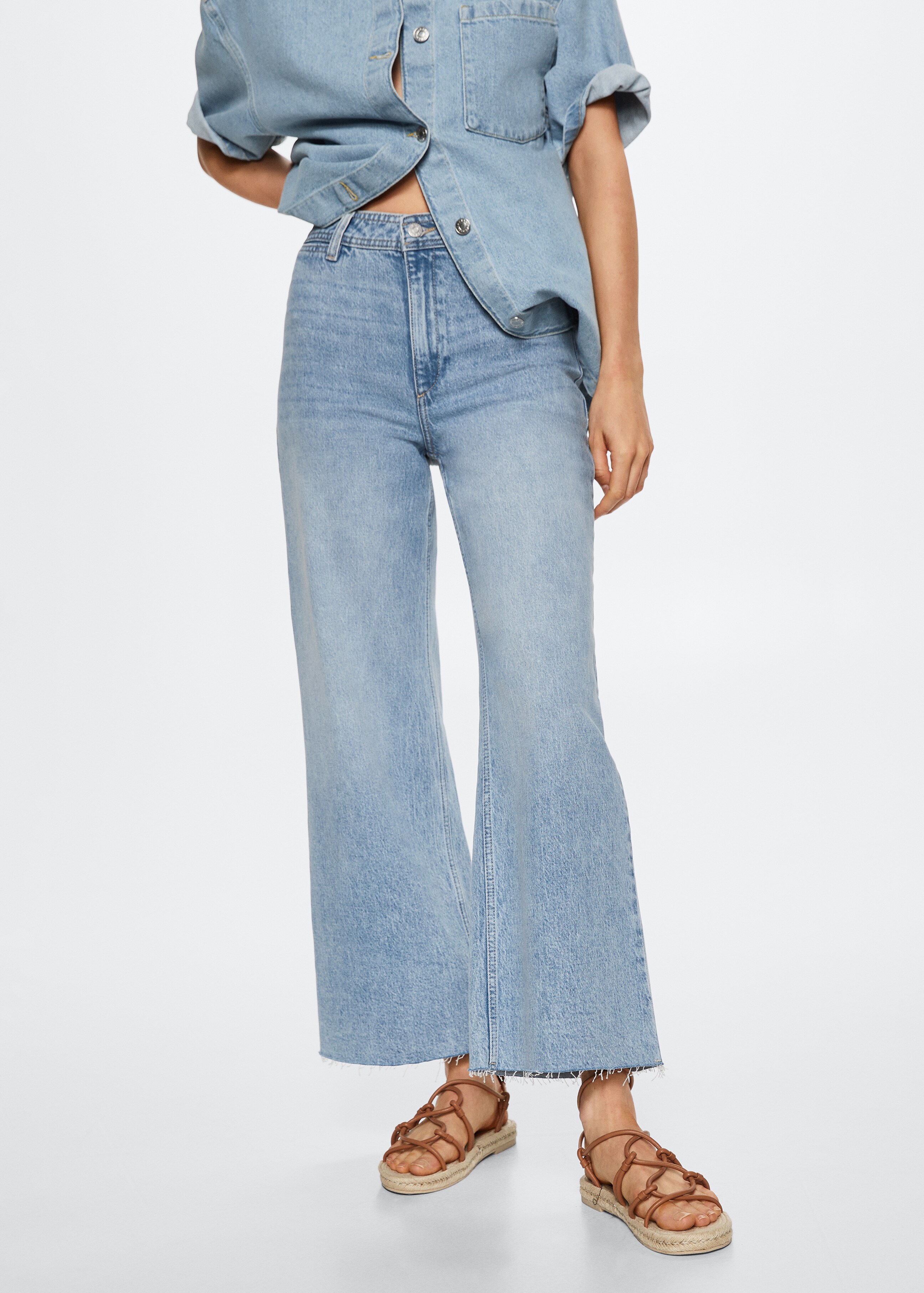 Jeans culotte tiro alto - Plano medio