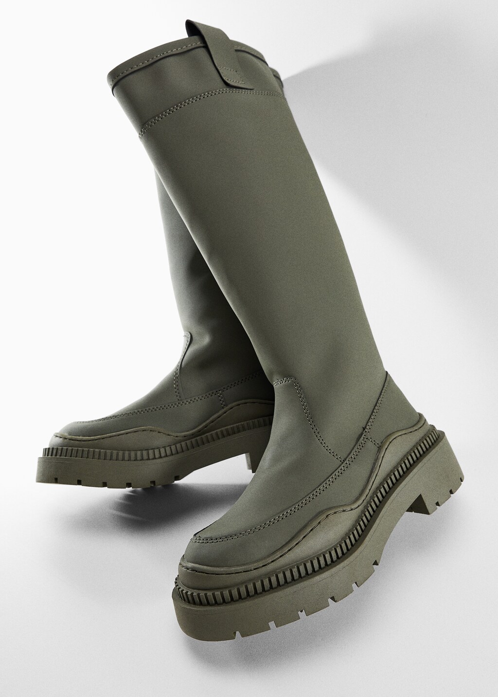 Platform boots with tall leg - Details of the article 5