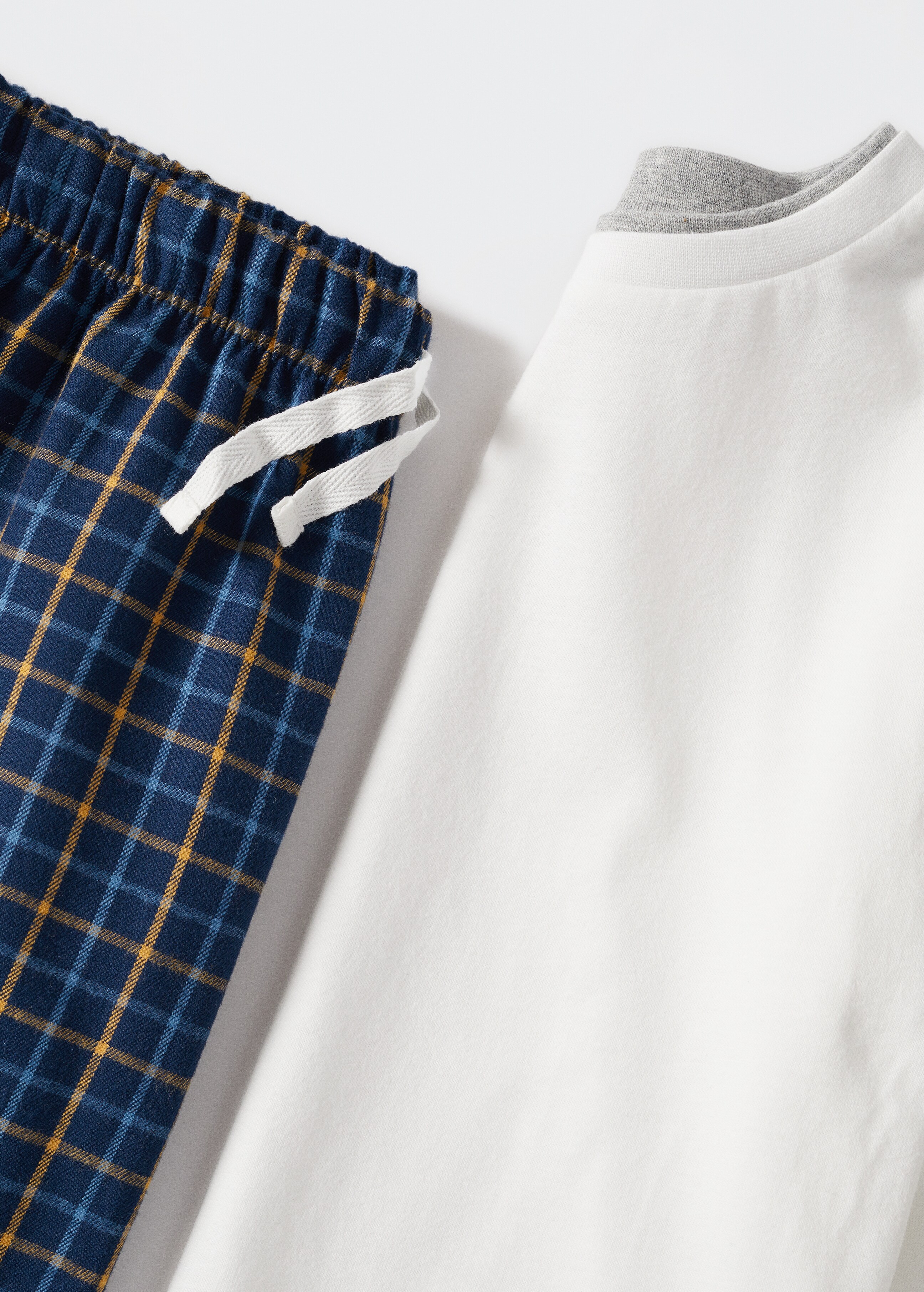 Two-pieces check long pyjamas - Details of the article 9
