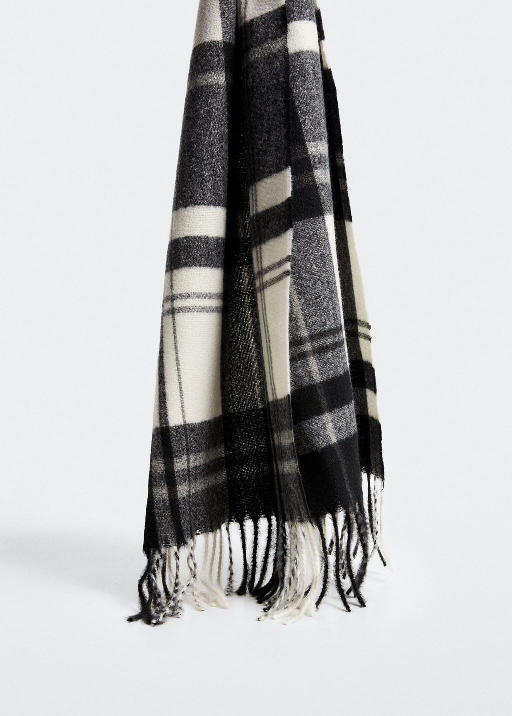 Fringed check scarf - Details of the article 1