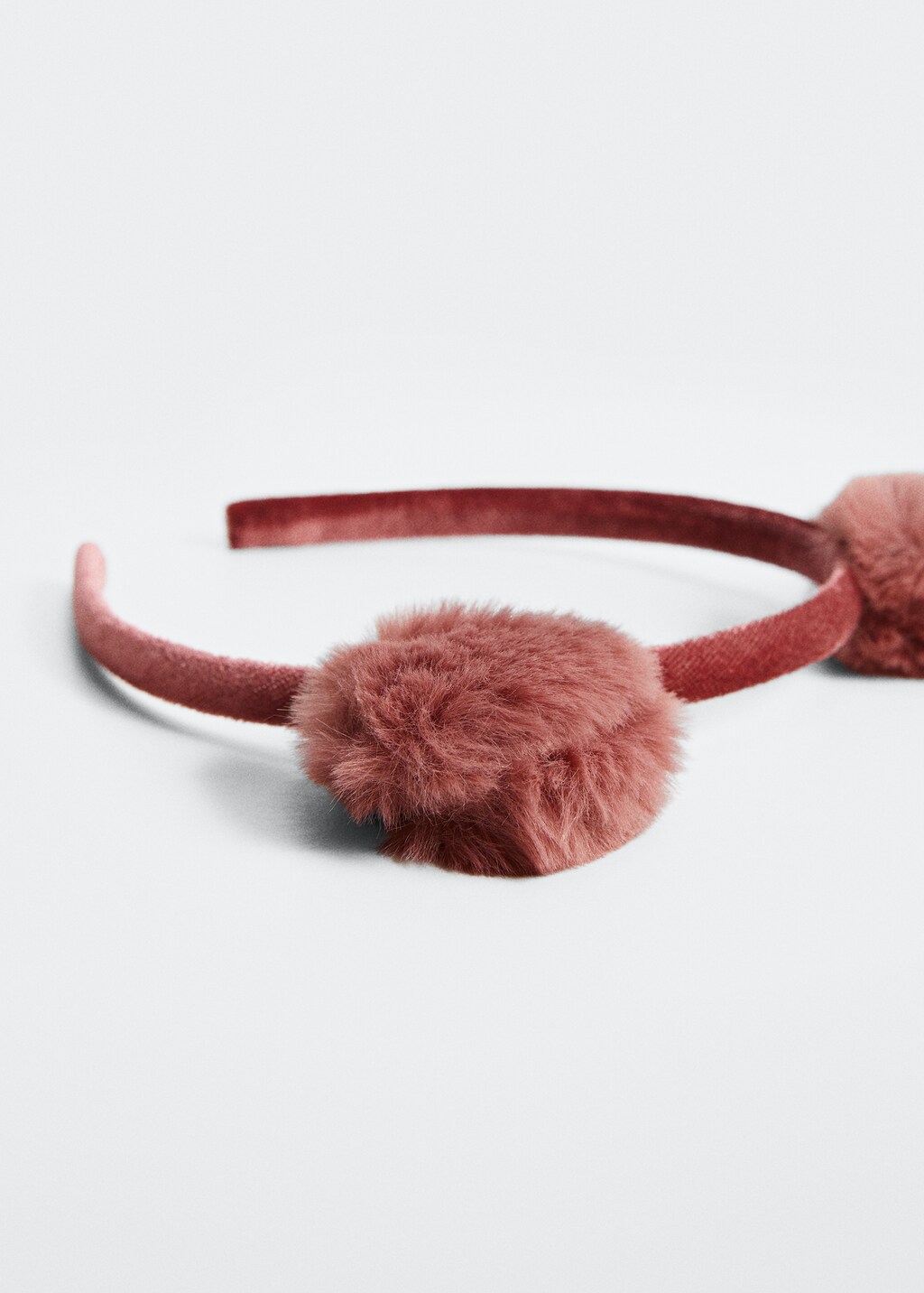 Faux fur ear hairband - Details of the article 2