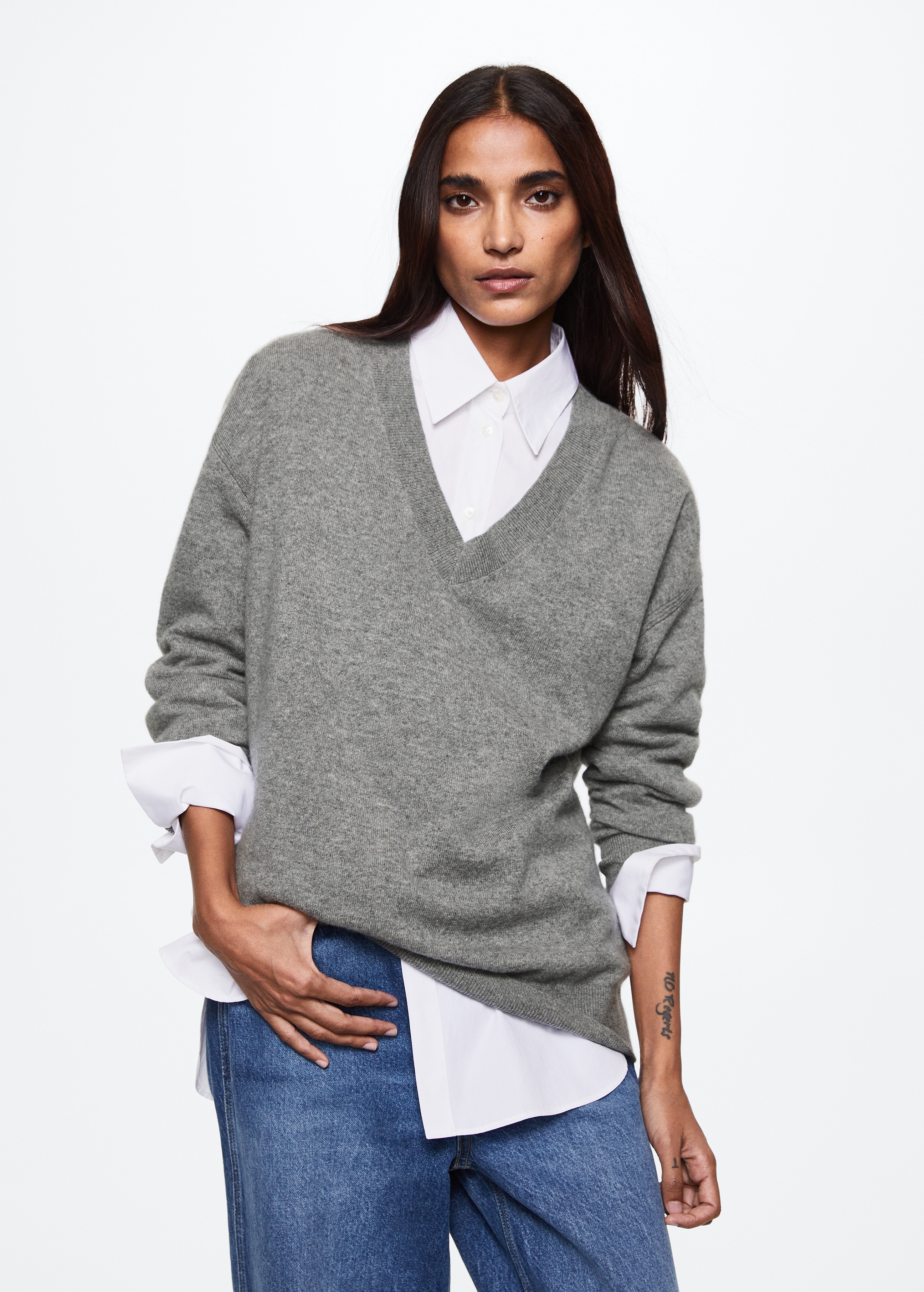 V-neck cashmere sweater