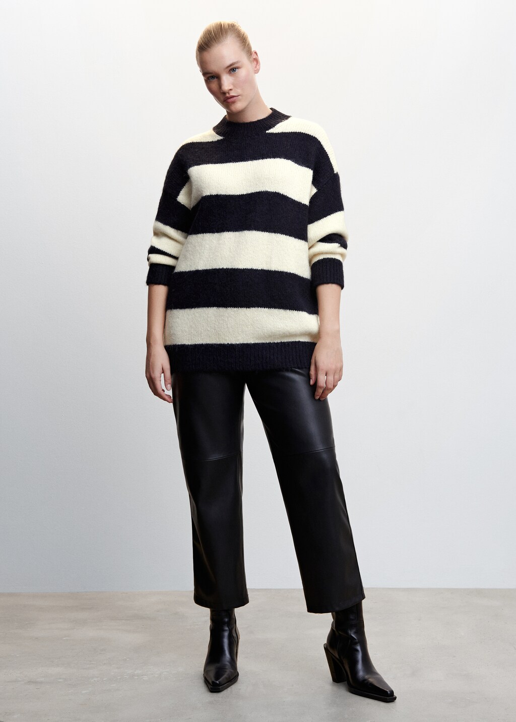 Oversized striped sweater - Details of the article 3