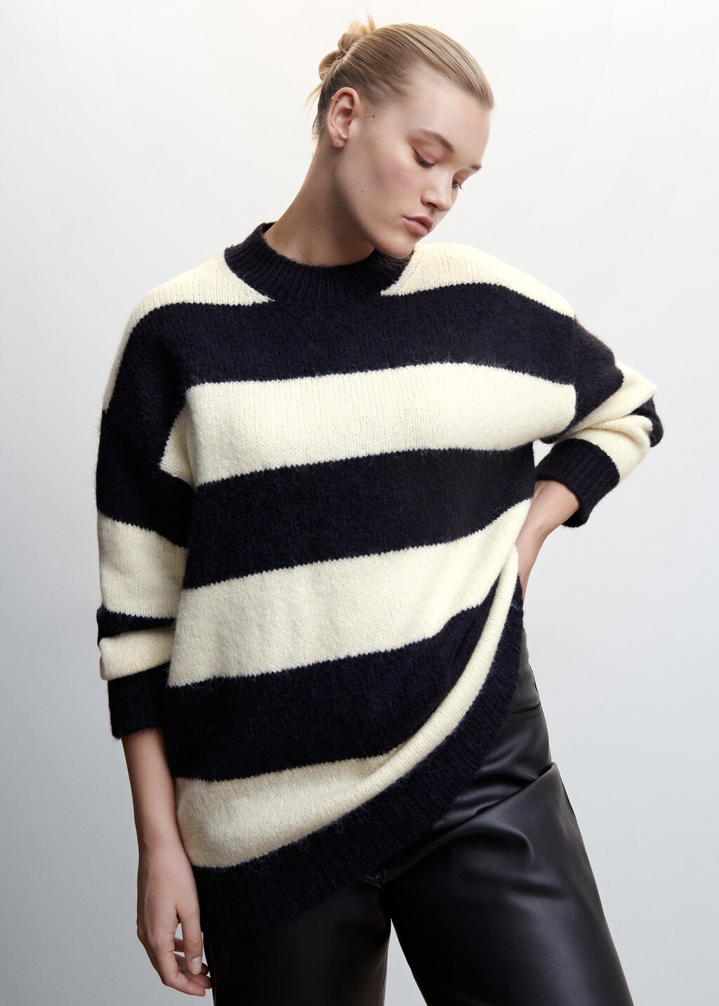 Oversized striped sweater - Details of the article 5