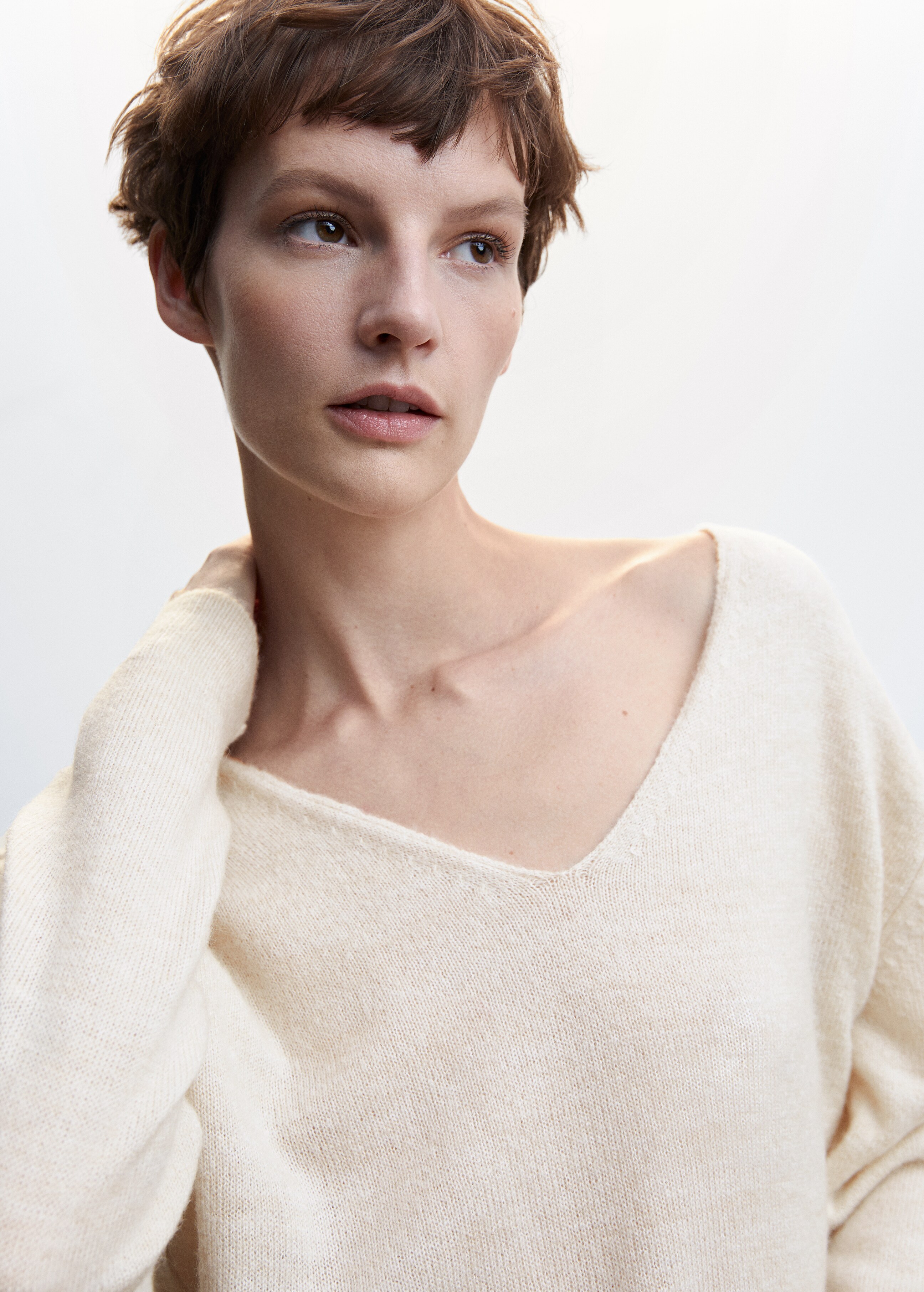 V-neck knit sweater - Details of the article 1