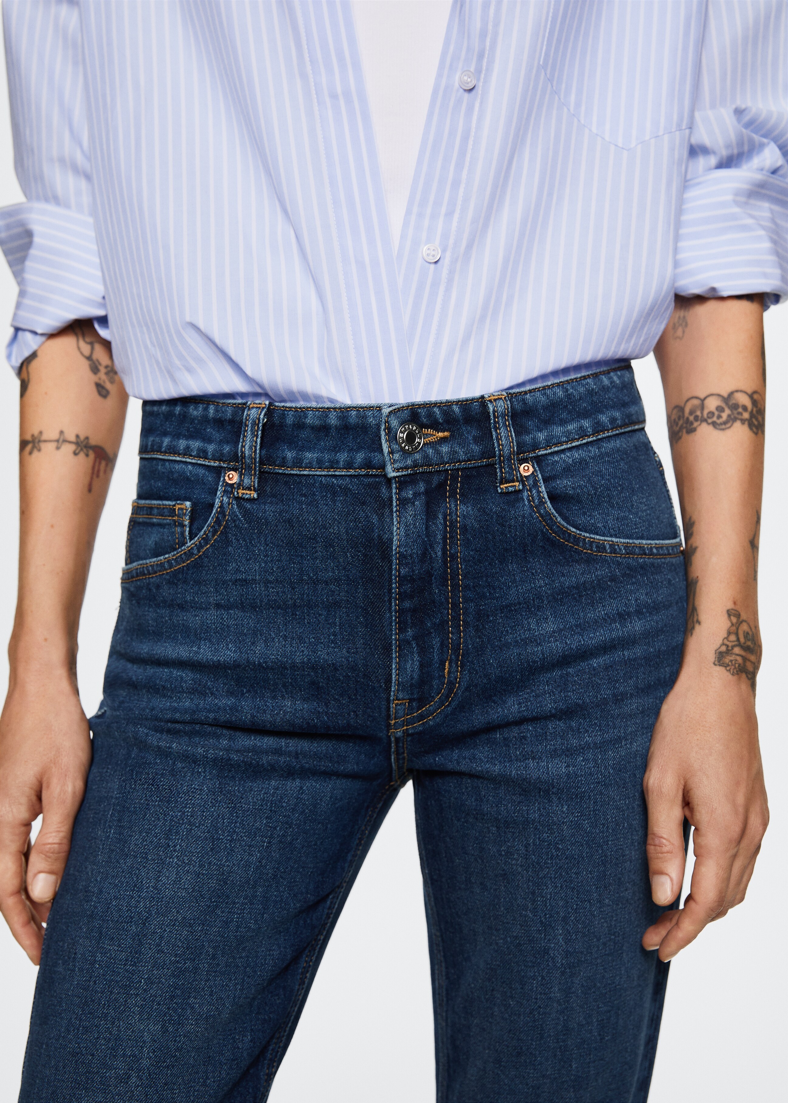 Gerade Jeans mit mittlerem Bund - Detail des Artikels 4