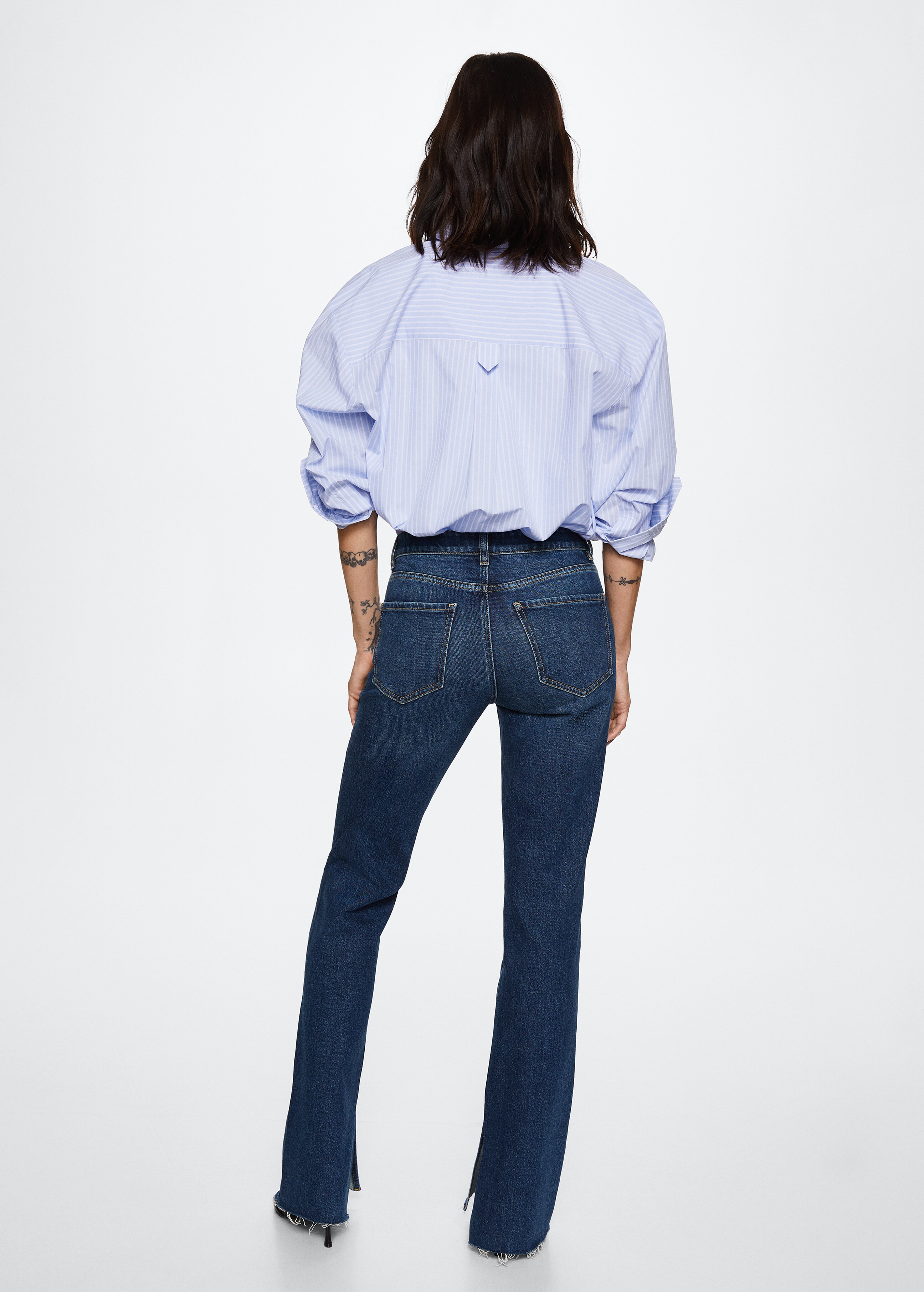 Gerade Jeans mit mittlerem Bund - Rückseite des Artikels