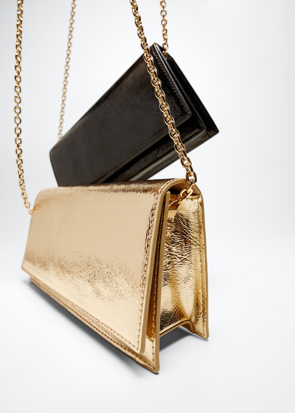 Patent leather chain handbag - Details of the article 5