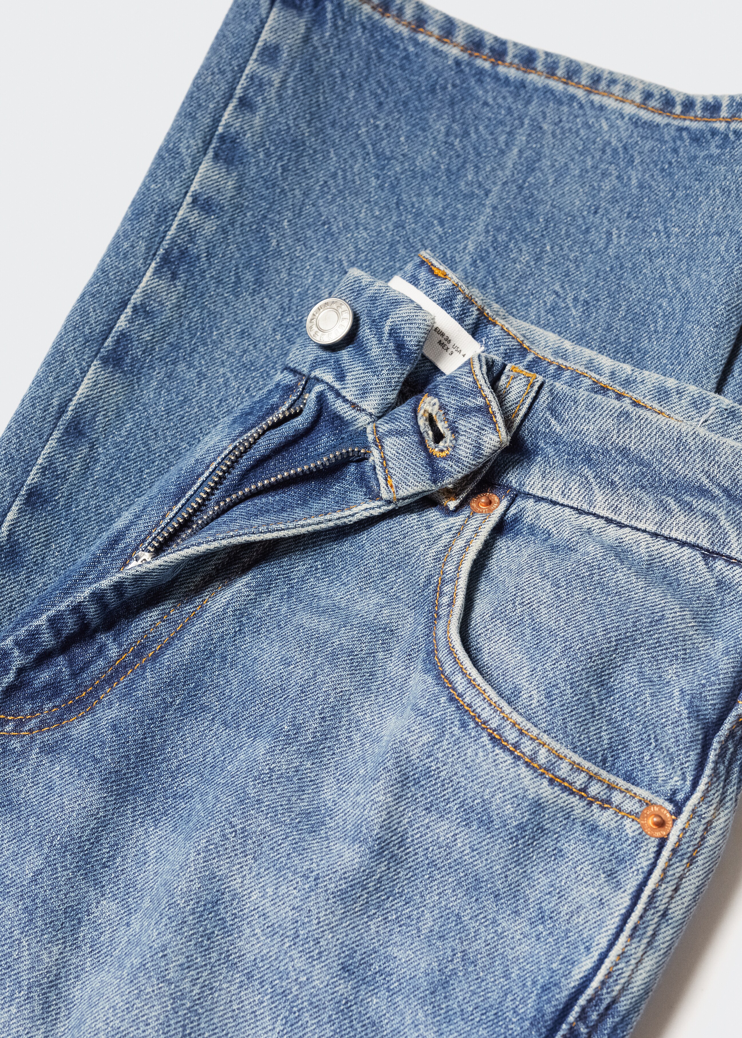 Flared-Jeans mit mittlerer Bundhöhe - Detail des Artikels 8