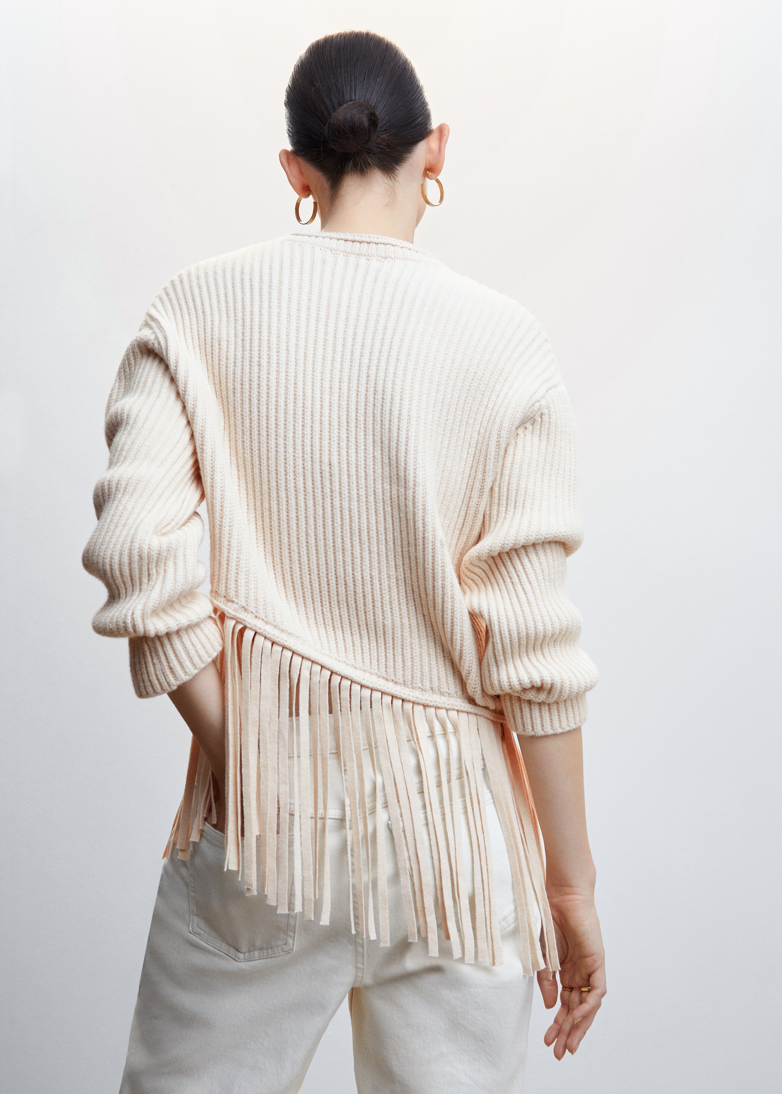 Fringed hem sweater - Reverse of the article