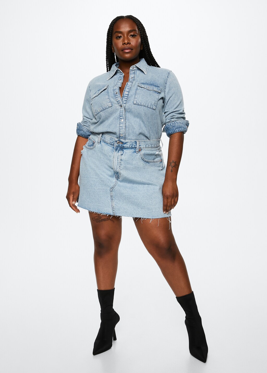 Denim miniskirt with frayed hem - Details of the article 3