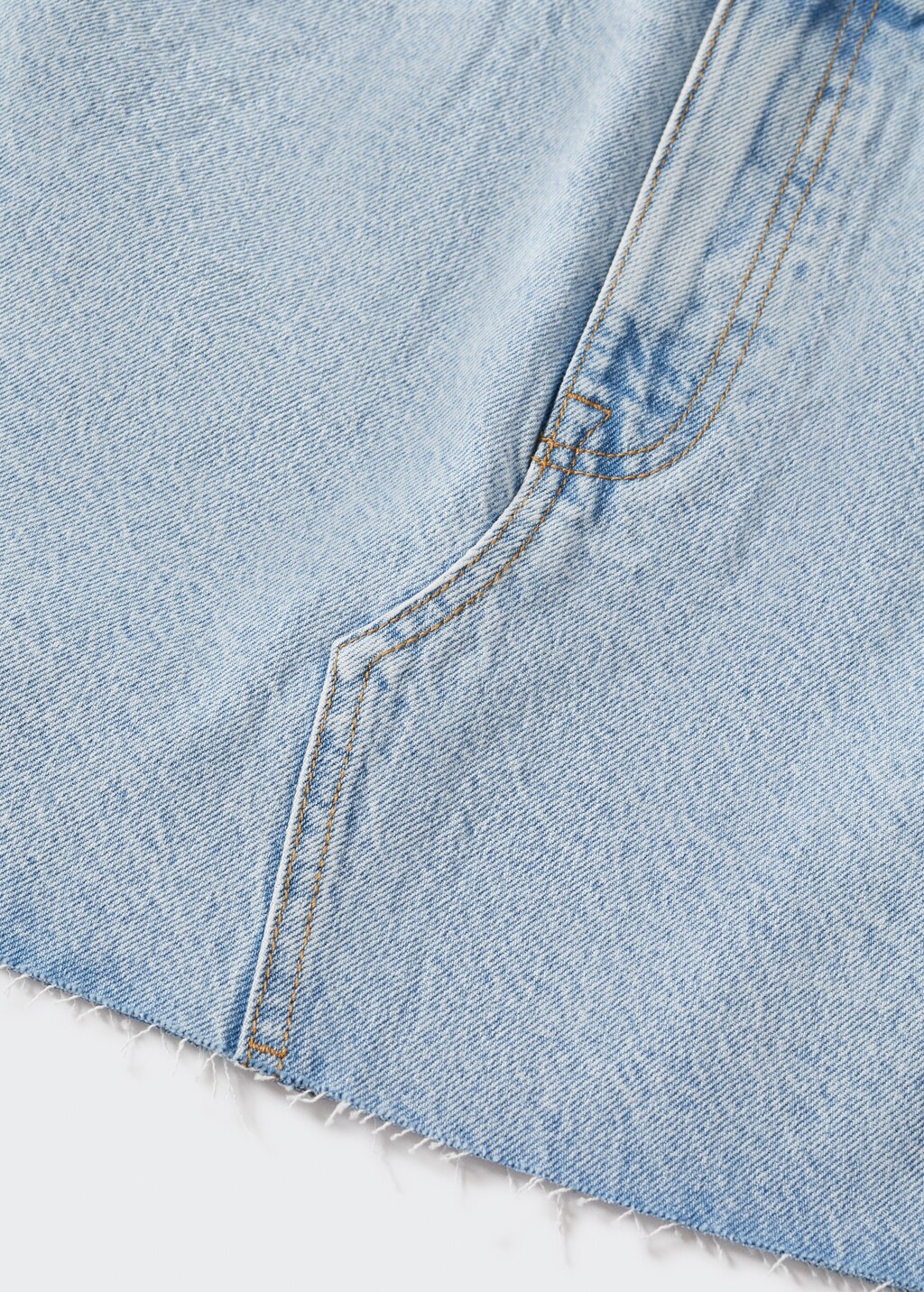 Denim miniskirt with frayed hem - Details of the article 8