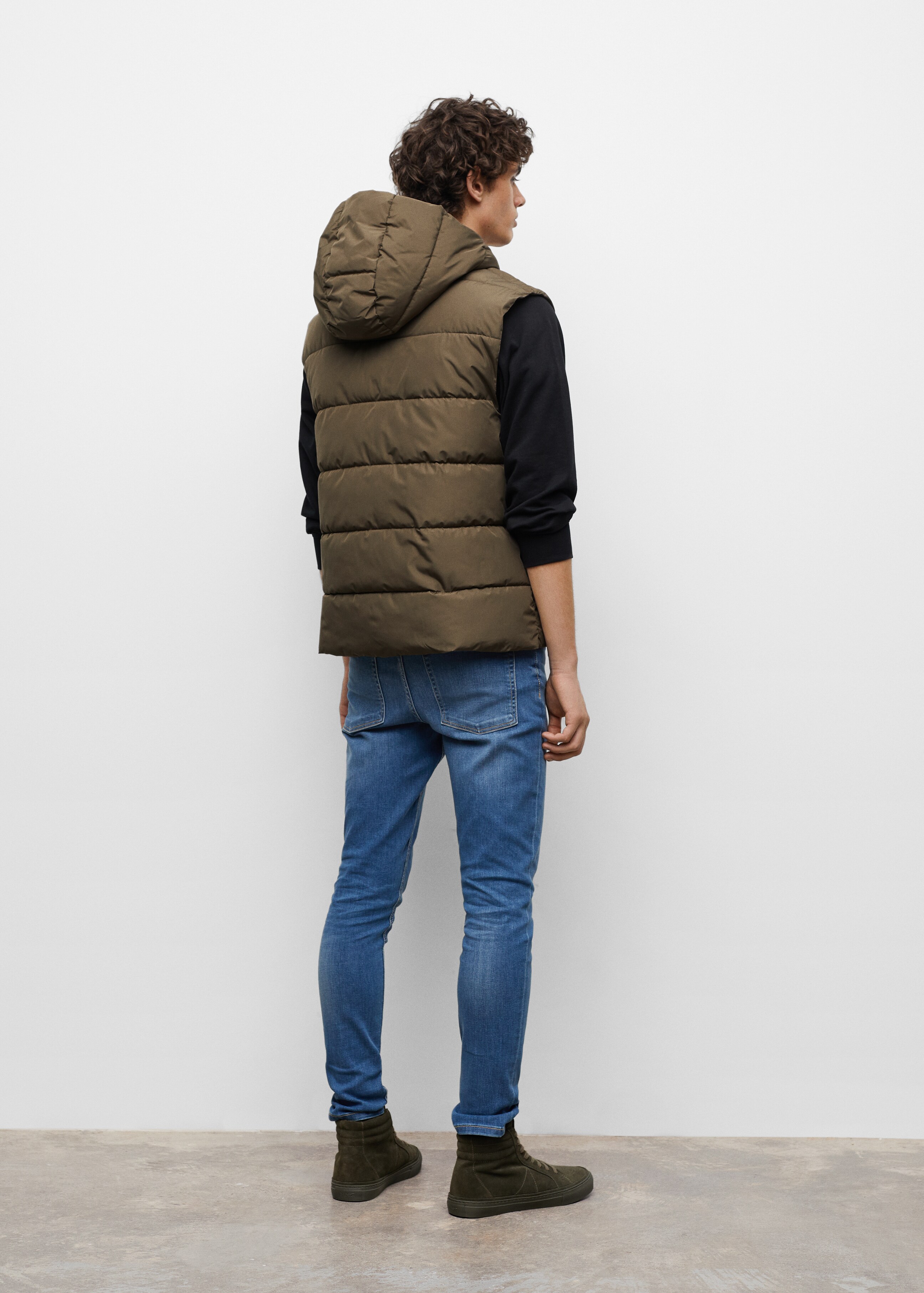 Down feather gilet with hood - Reverse of the article