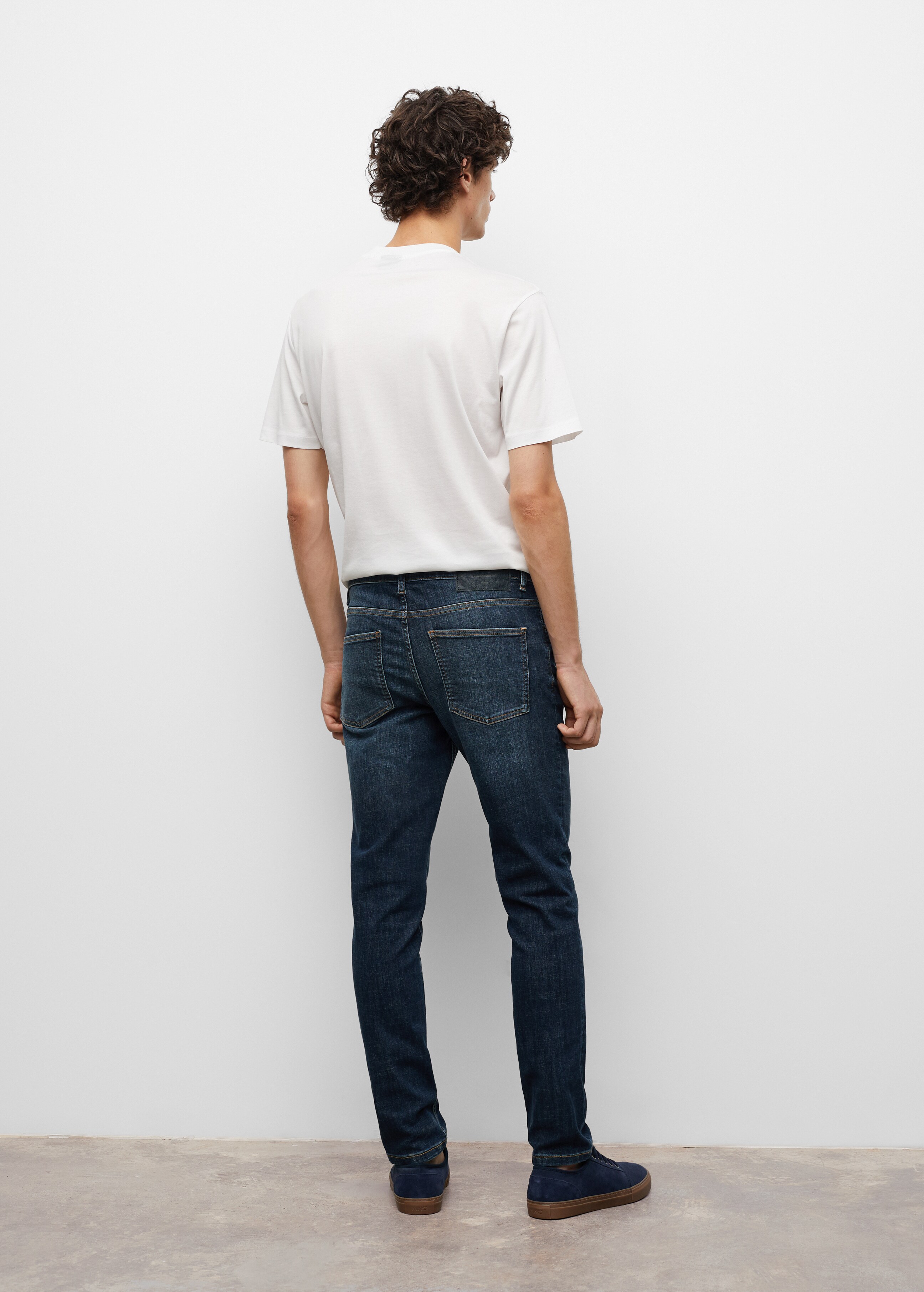 Slim Fit-Jeans mit mittlerer Waschung - Rückseite des Artikels