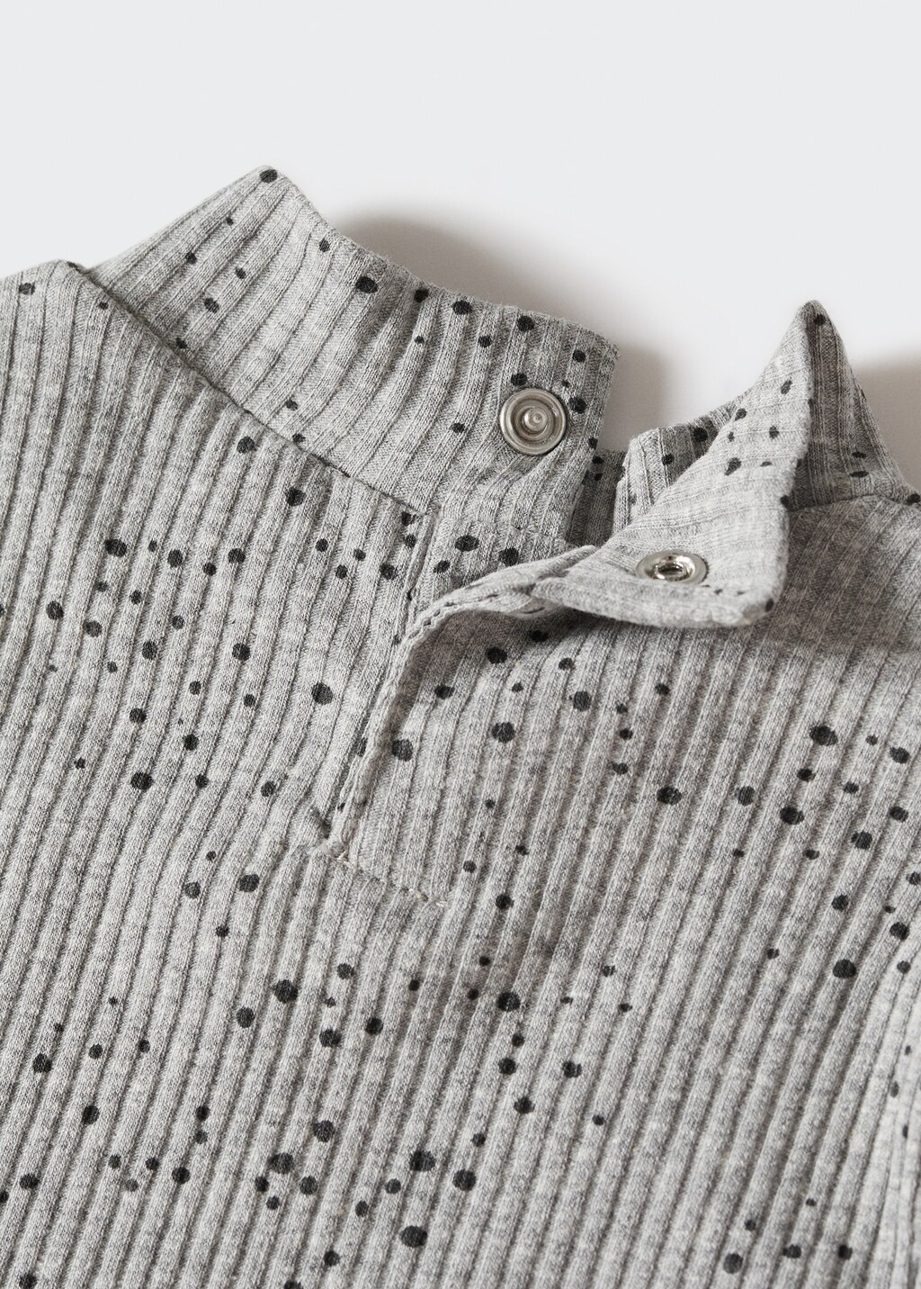 Ribbed long-sleeved t-shirt - Details of the article 8