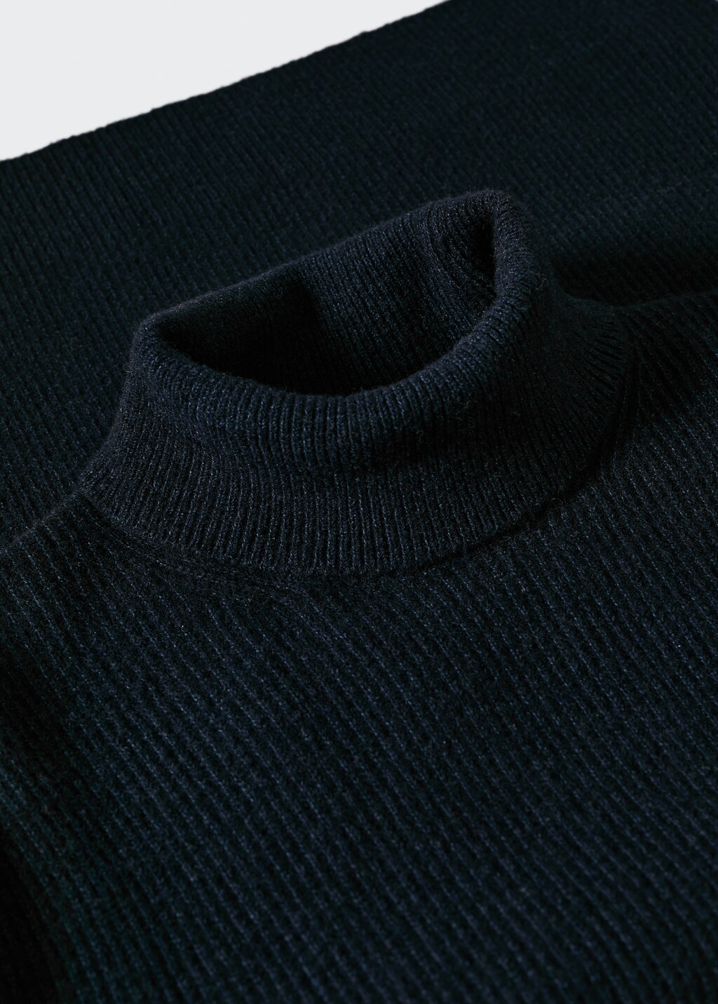 Structured turtleneck sweater - Details of the article 8