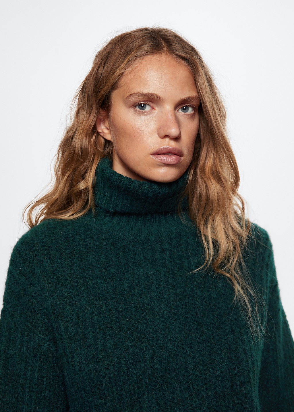 Knitted turtleneck dress - Details of the article 1