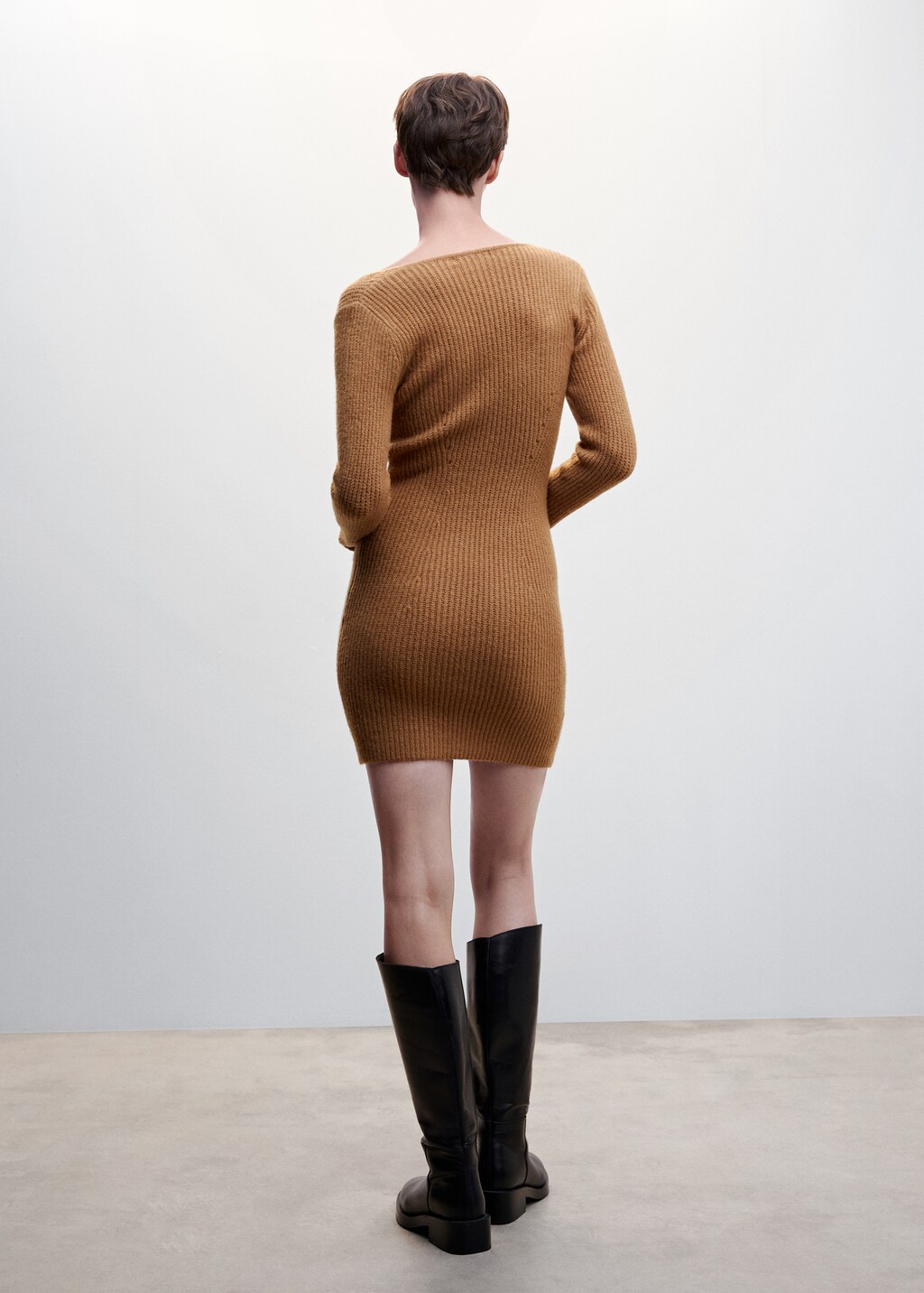 Short knitted dress - Reverse of the article