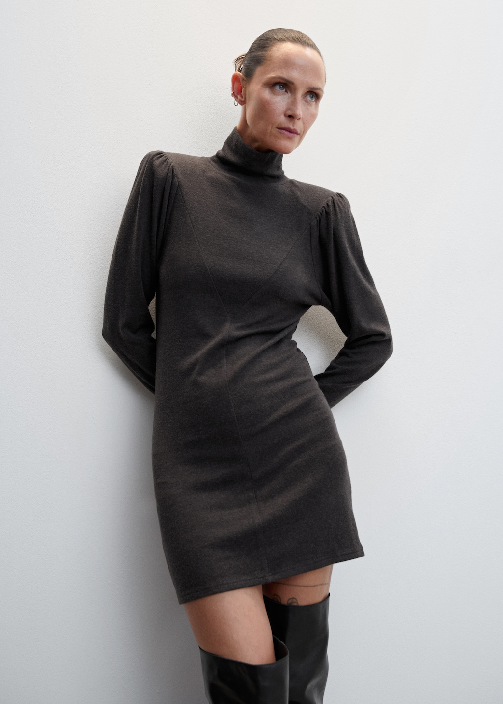 Knitted turtleneck dress - Details of the article 2