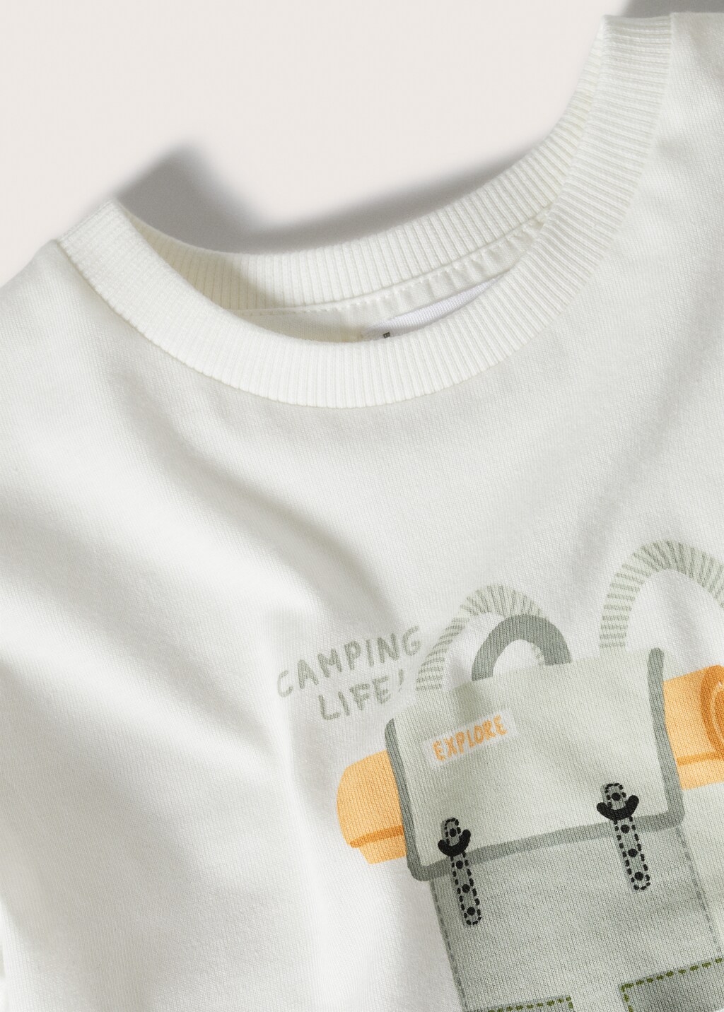 Gemustertes T-Shirt mit Relief-Details - Detail des Artikels 9