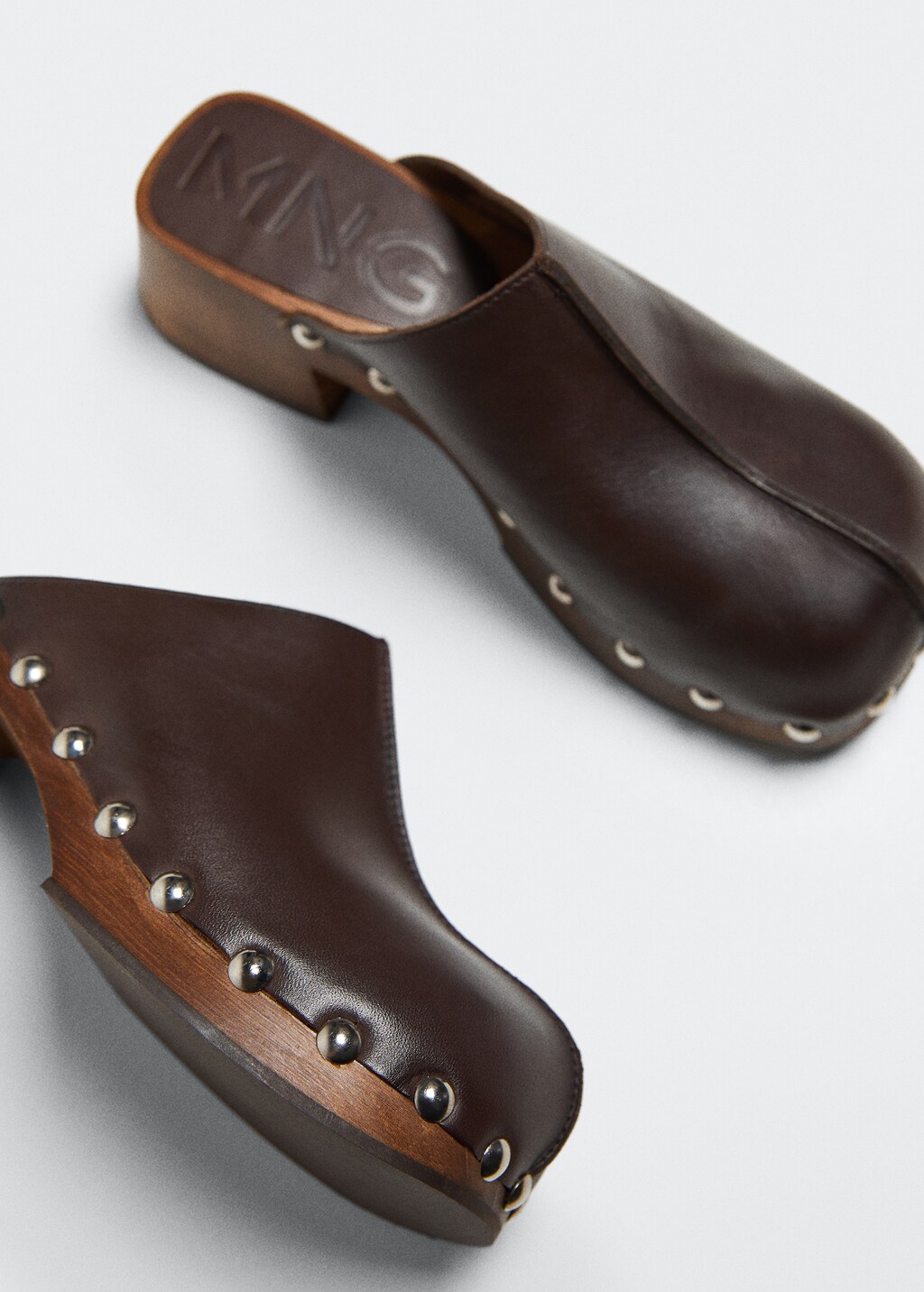 Studded leather clog - Details of the article 4