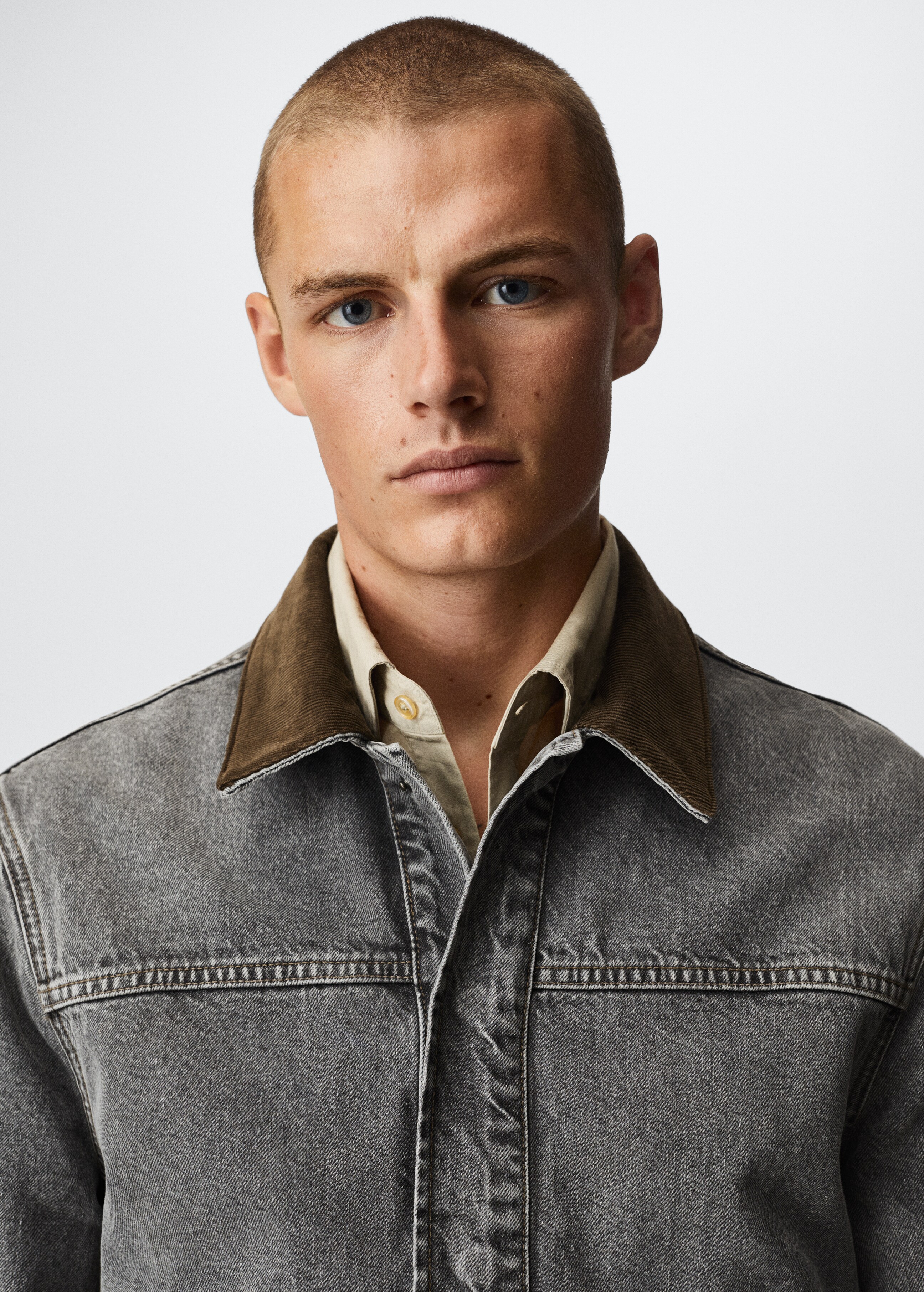 Denim jacket with corduroy collar  - Details of the article 1