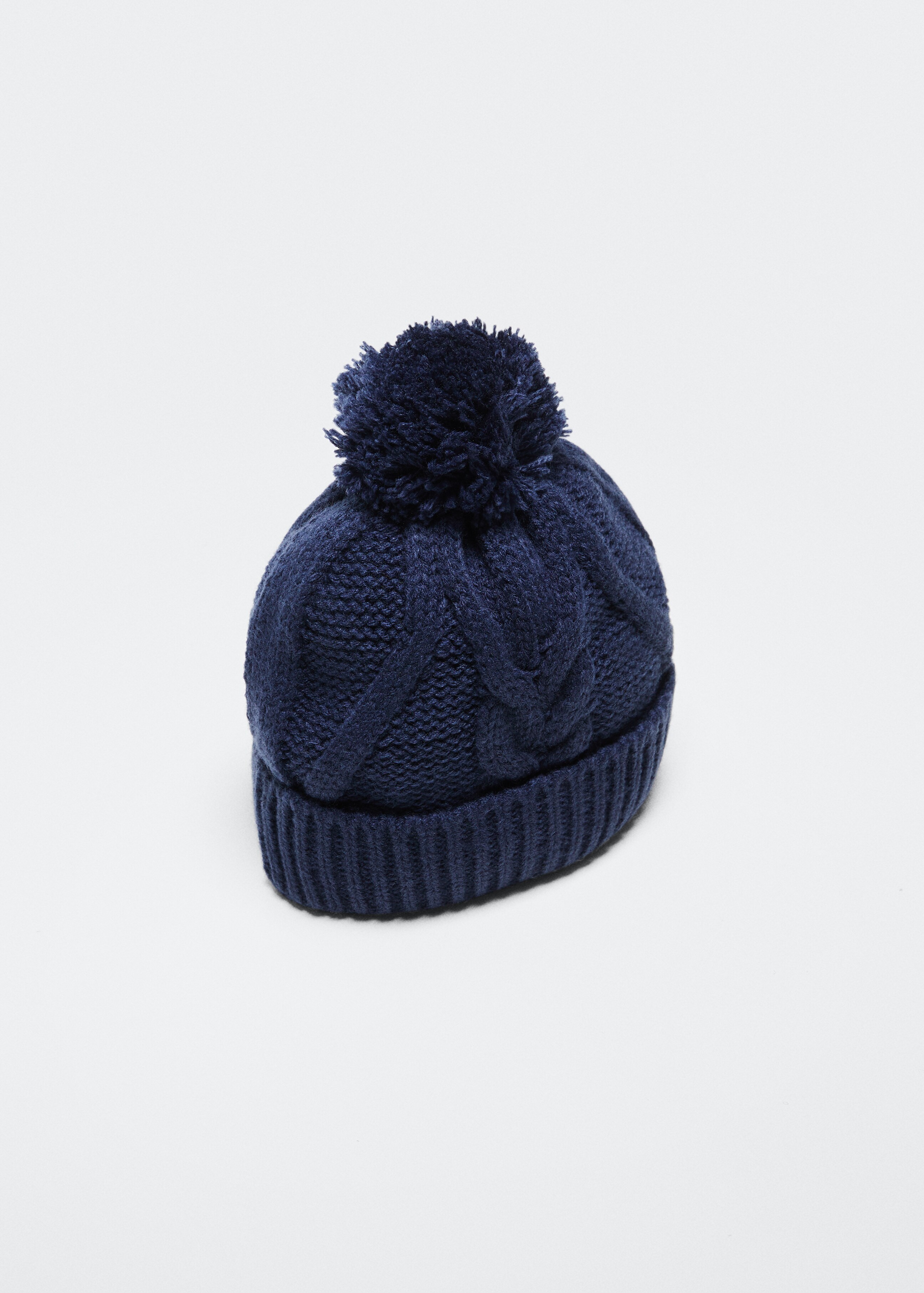 Knitted braided hat - Details of the article 2