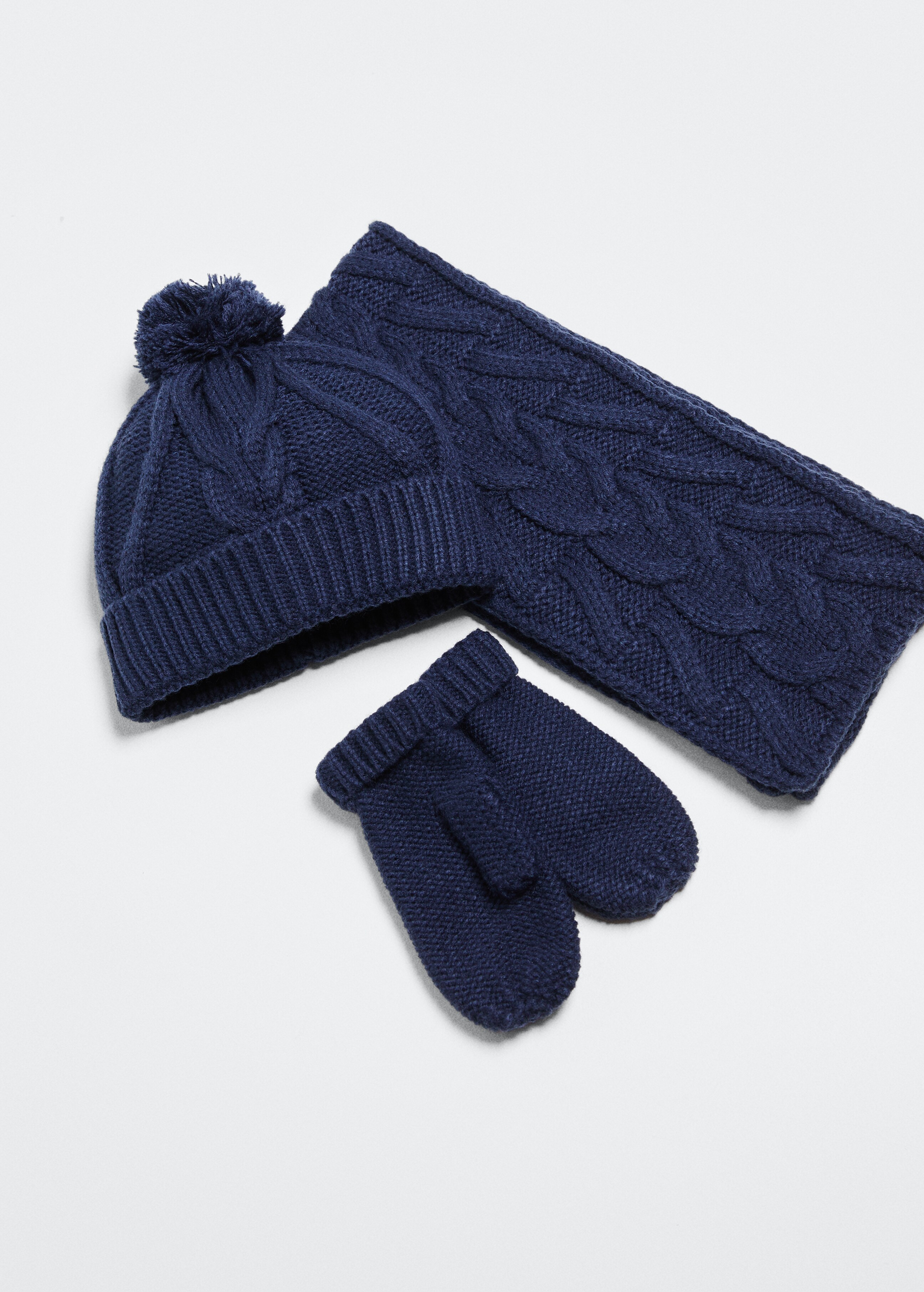 Knitted braided hat - Details of the article 3