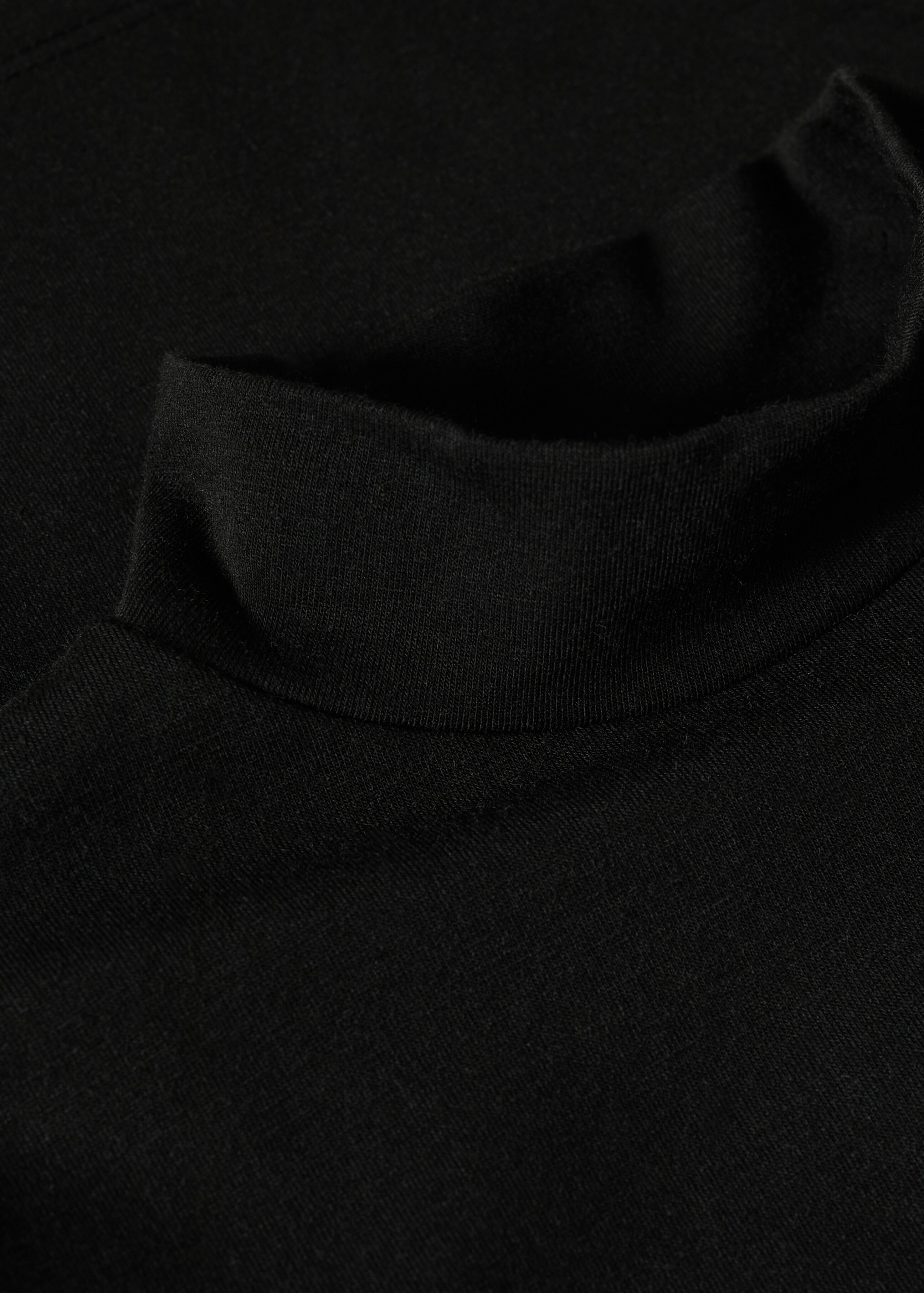 Slim-fit long sleeved t-shirt - Details of the article 8