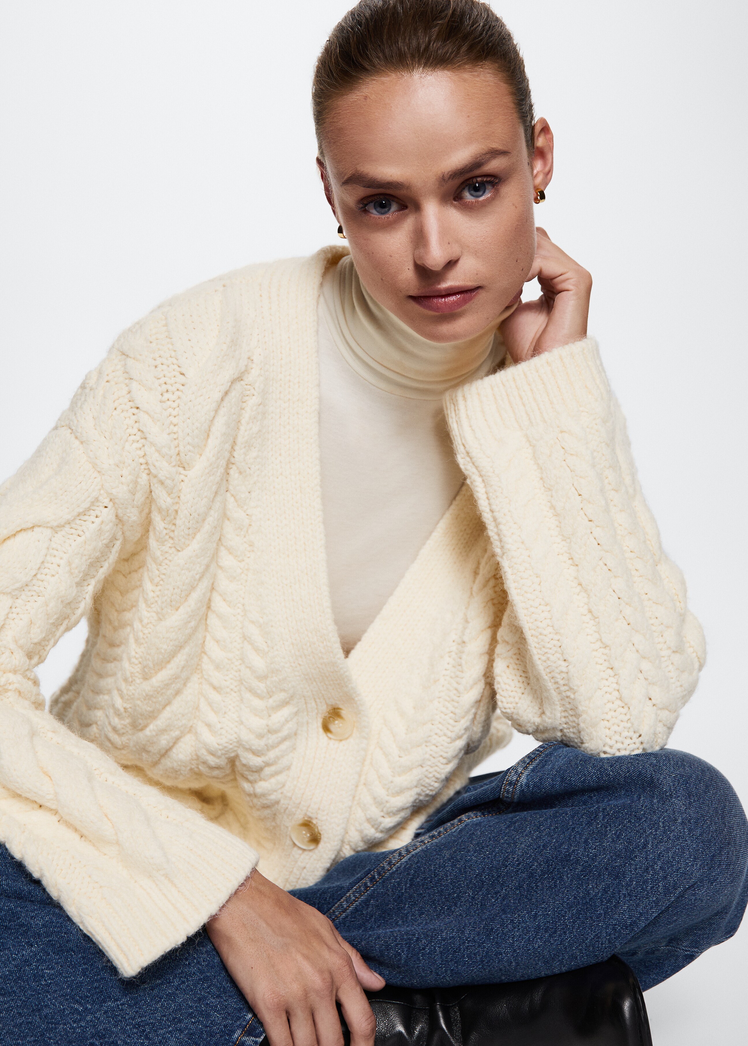 Buttoned knit braided cardigan - Details of the article 2