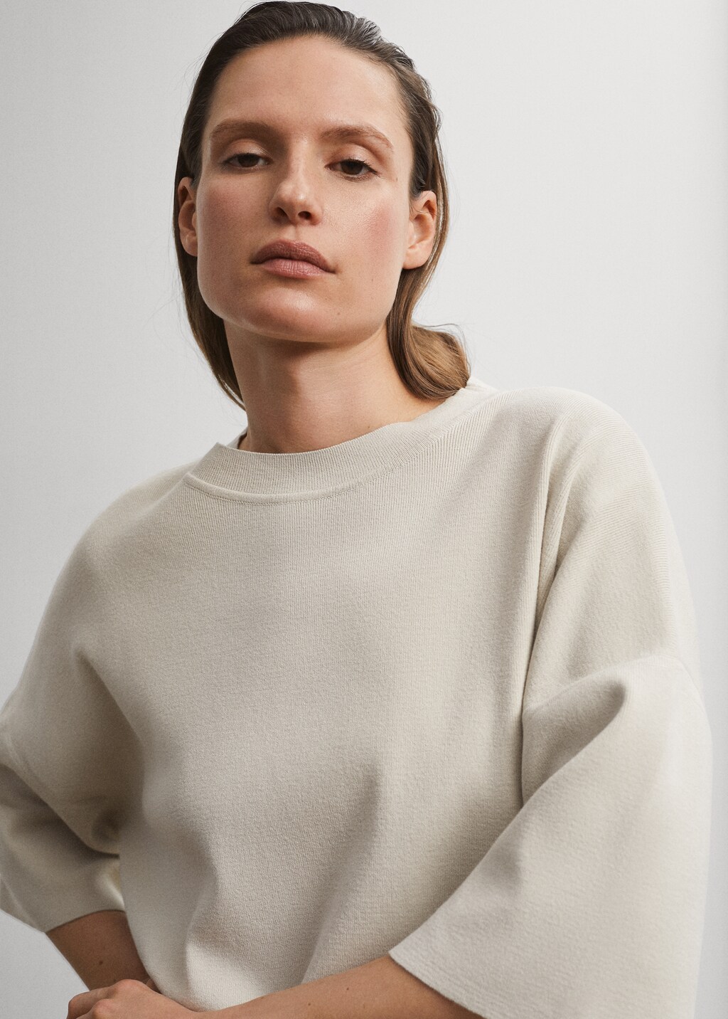 Short-sleeved compact knitted top - Details of the article 1