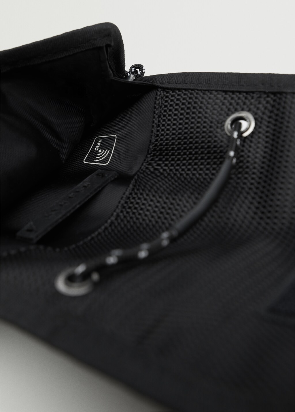 Bolso cruzado impermeable - Details of the article 2