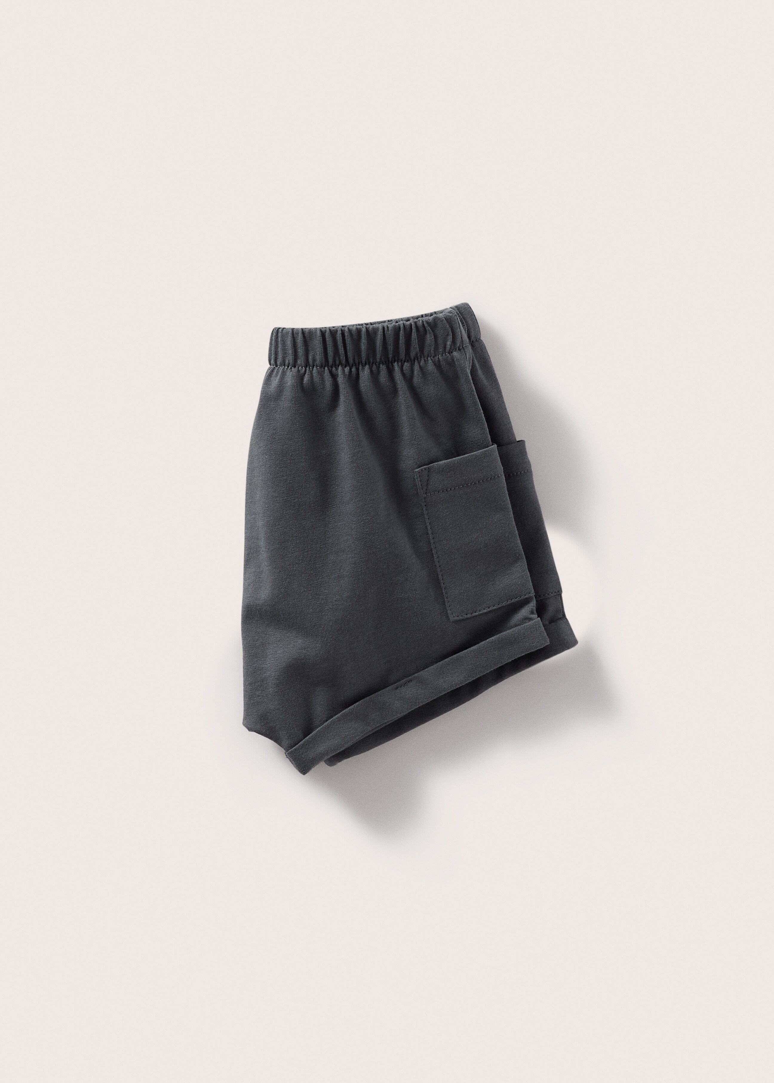 Side pockets shorts - Details of the article 8