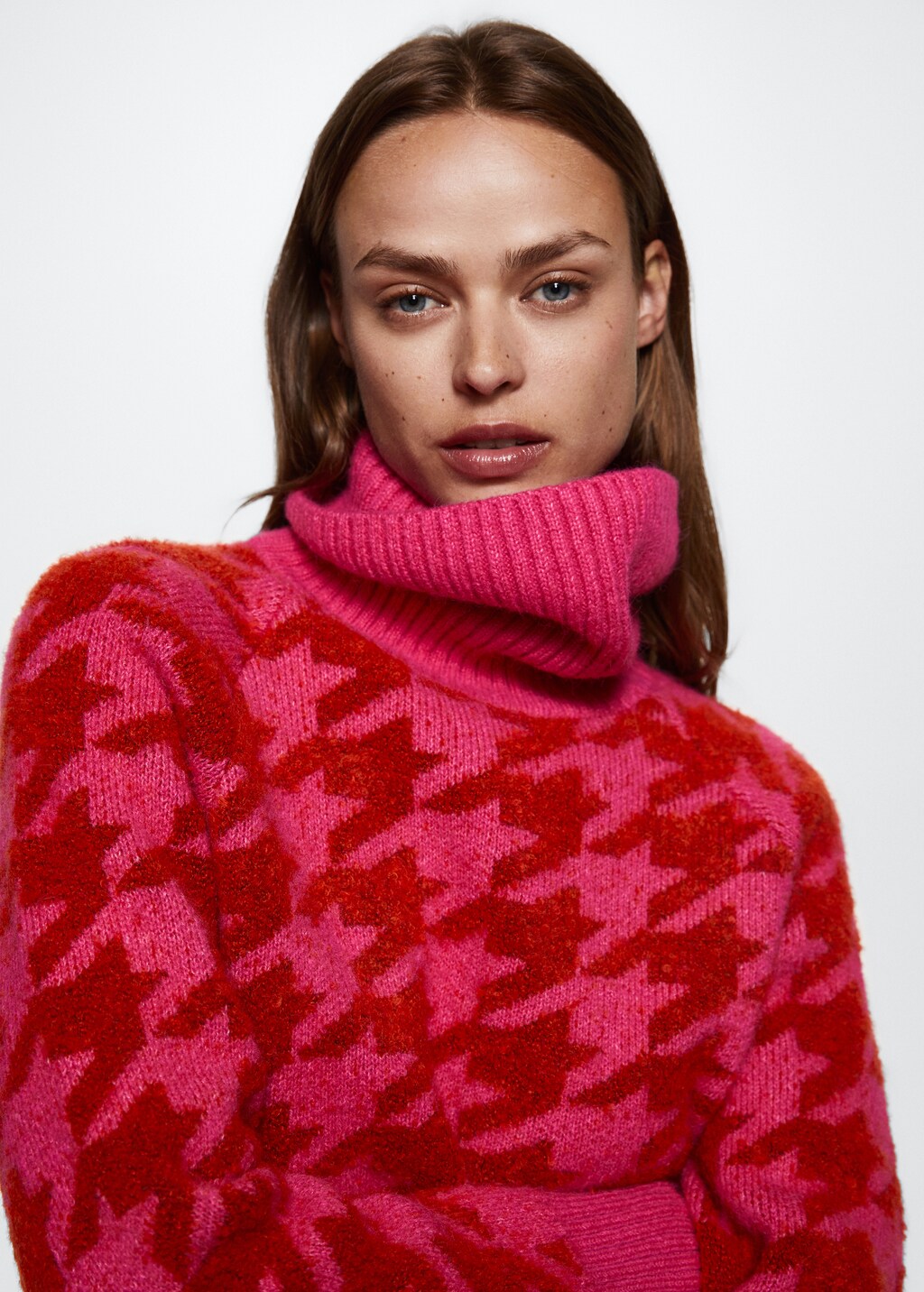 Turtleneck sweater with houndstooth print - Details of the article 4