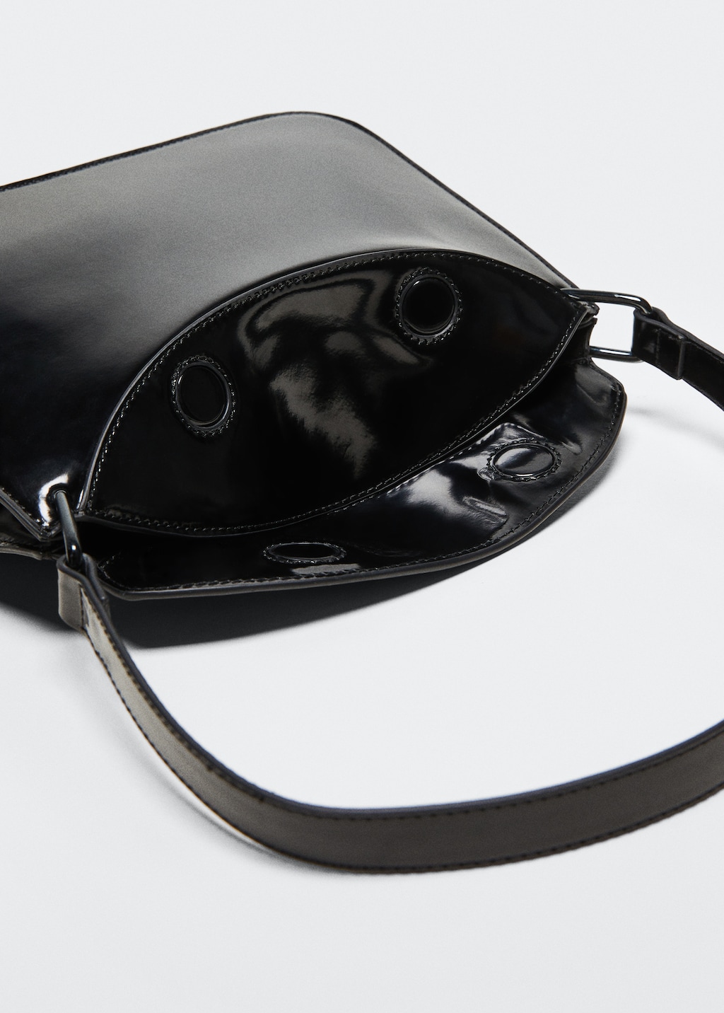 Patent leather shoulder bag - Details of the article 3