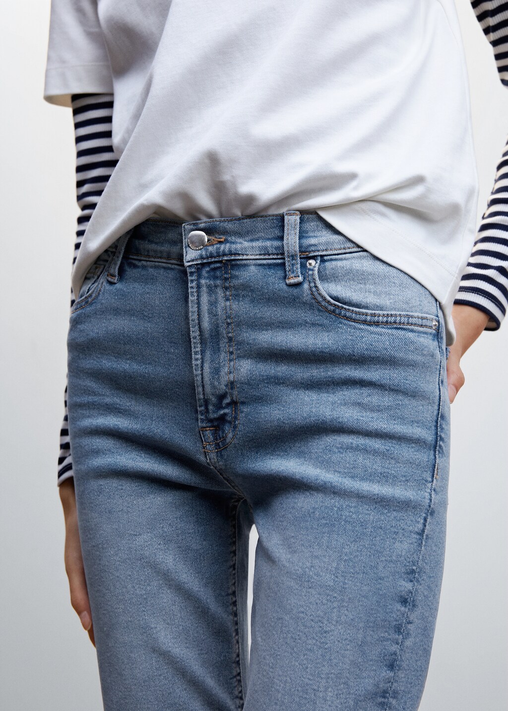 High-waist bootcut jeans - Details of the article 6