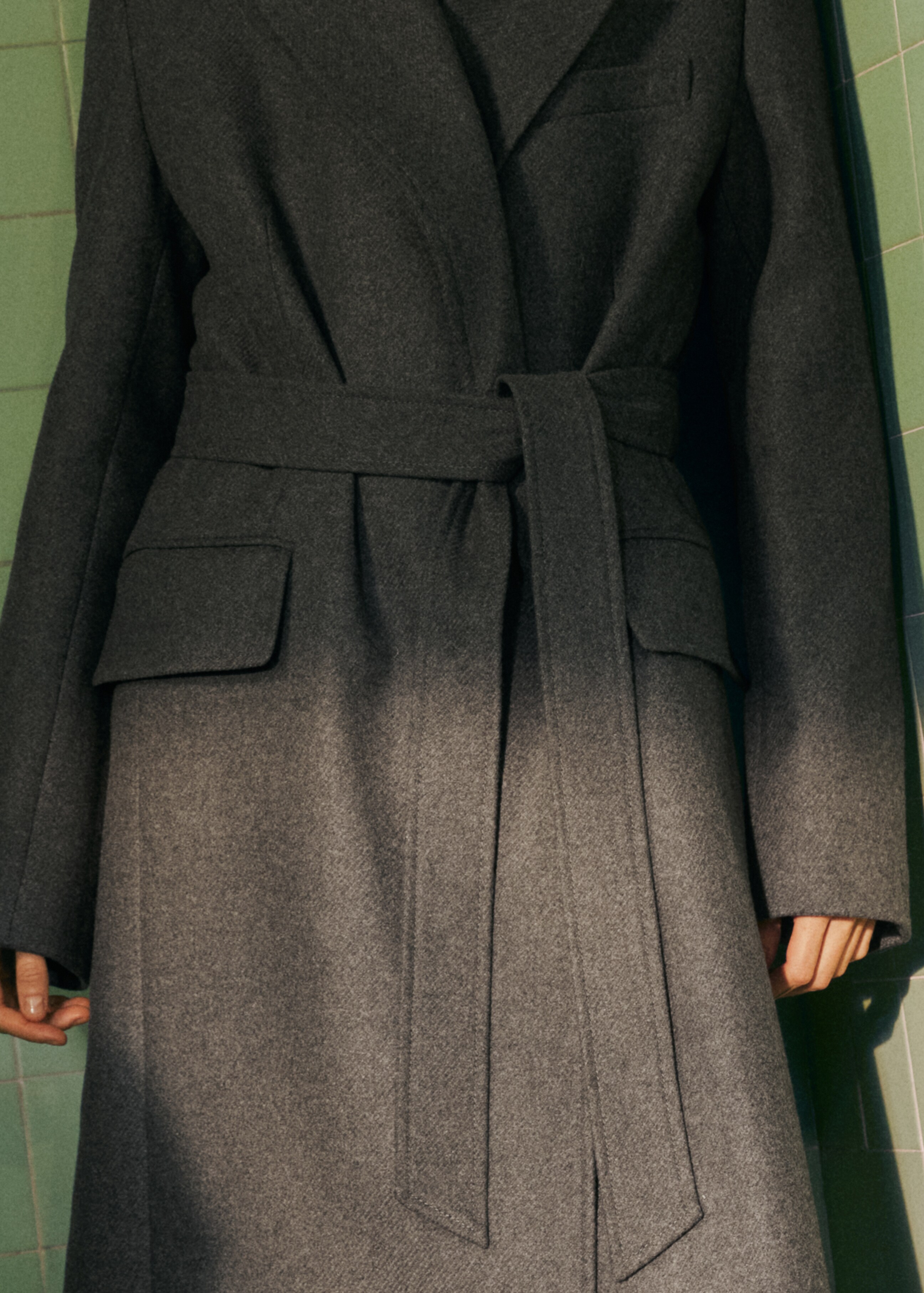 Long coat with lapels - Details of the article 7